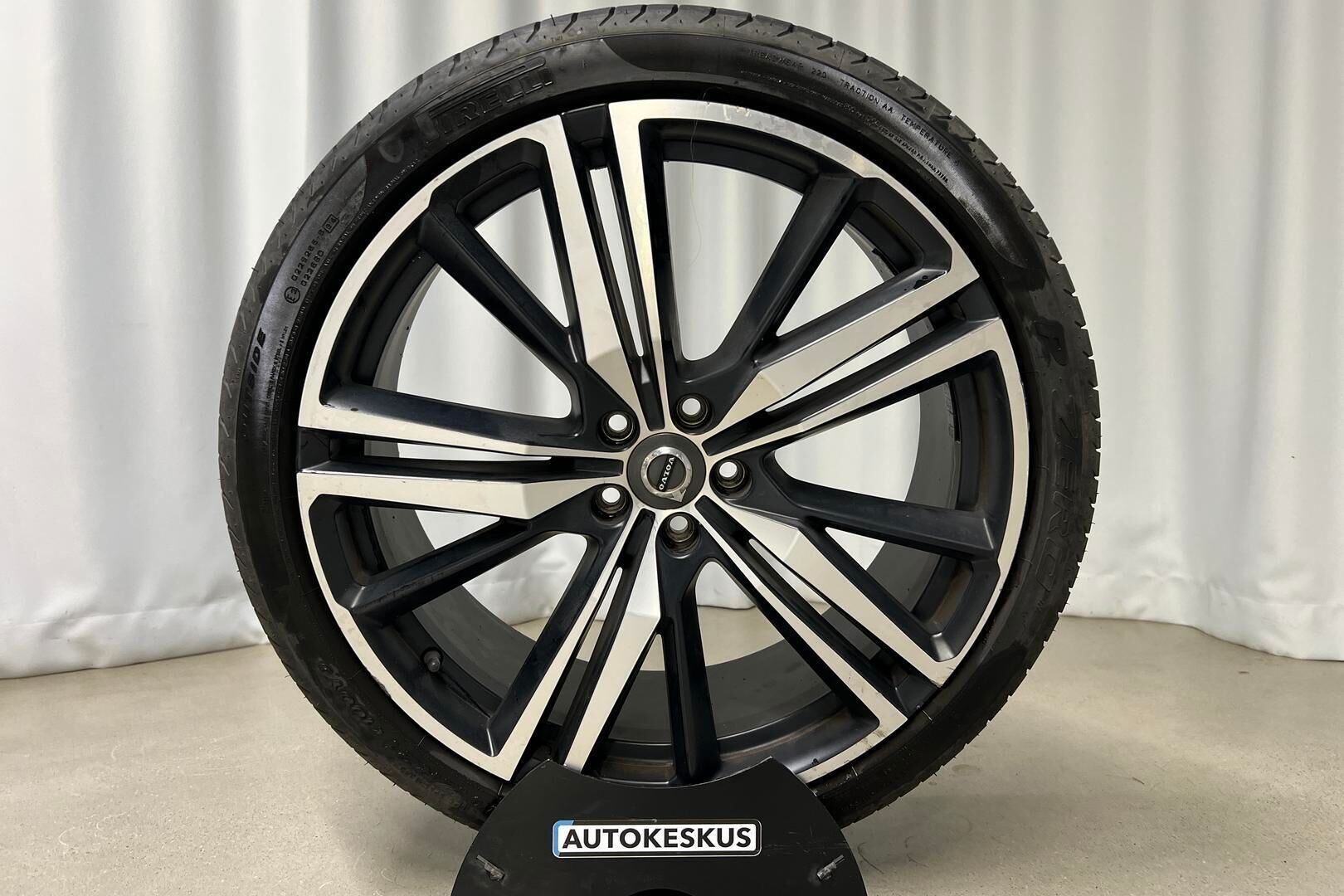 Volvo XC60 iso kuva 21