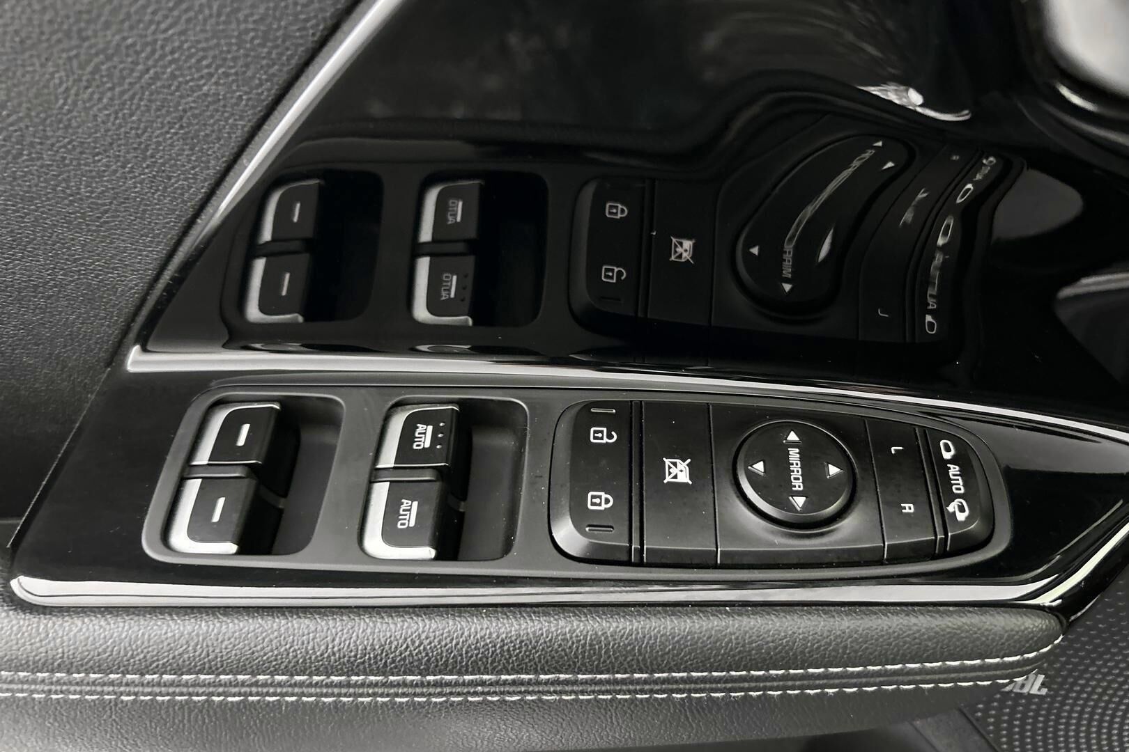 Kia Niro iso kuva 25