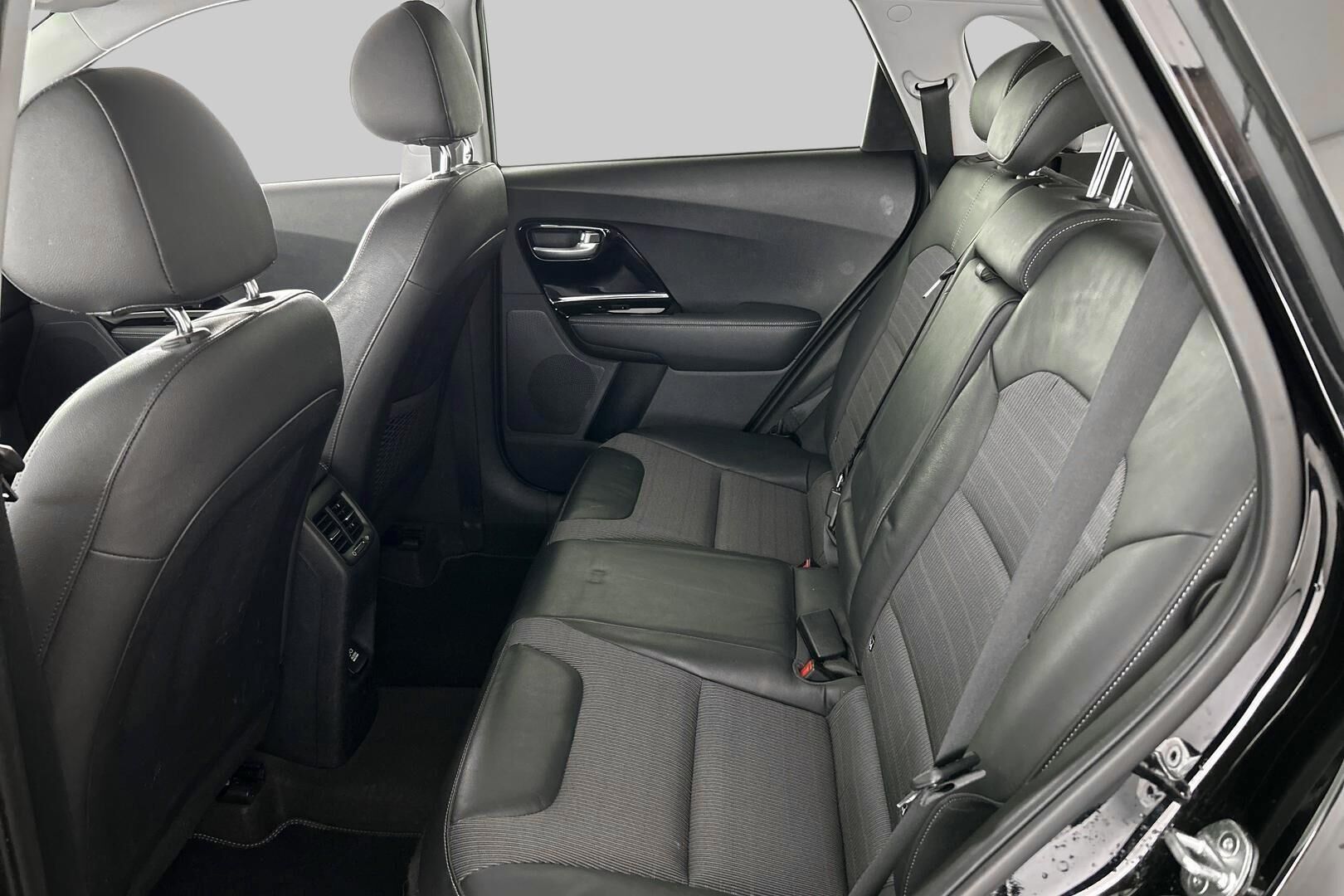 Kia Niro iso kuva 9