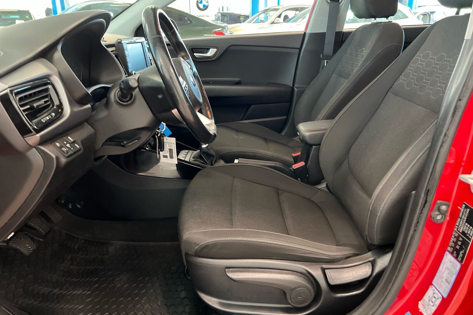 Kia Rio iso kuva 7