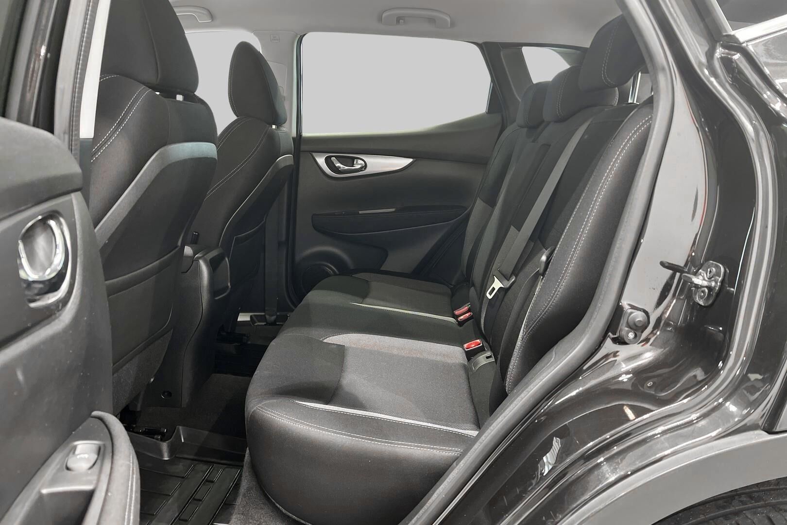 Nissan Qashqai iso kuva 9