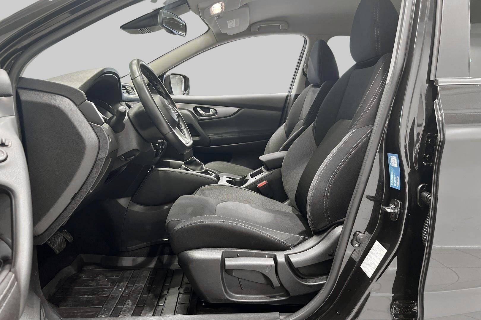 Nissan Qashqai iso kuva 8