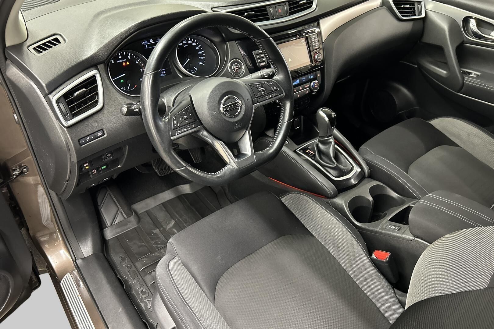 Nissan Qashqai iso kuva 8