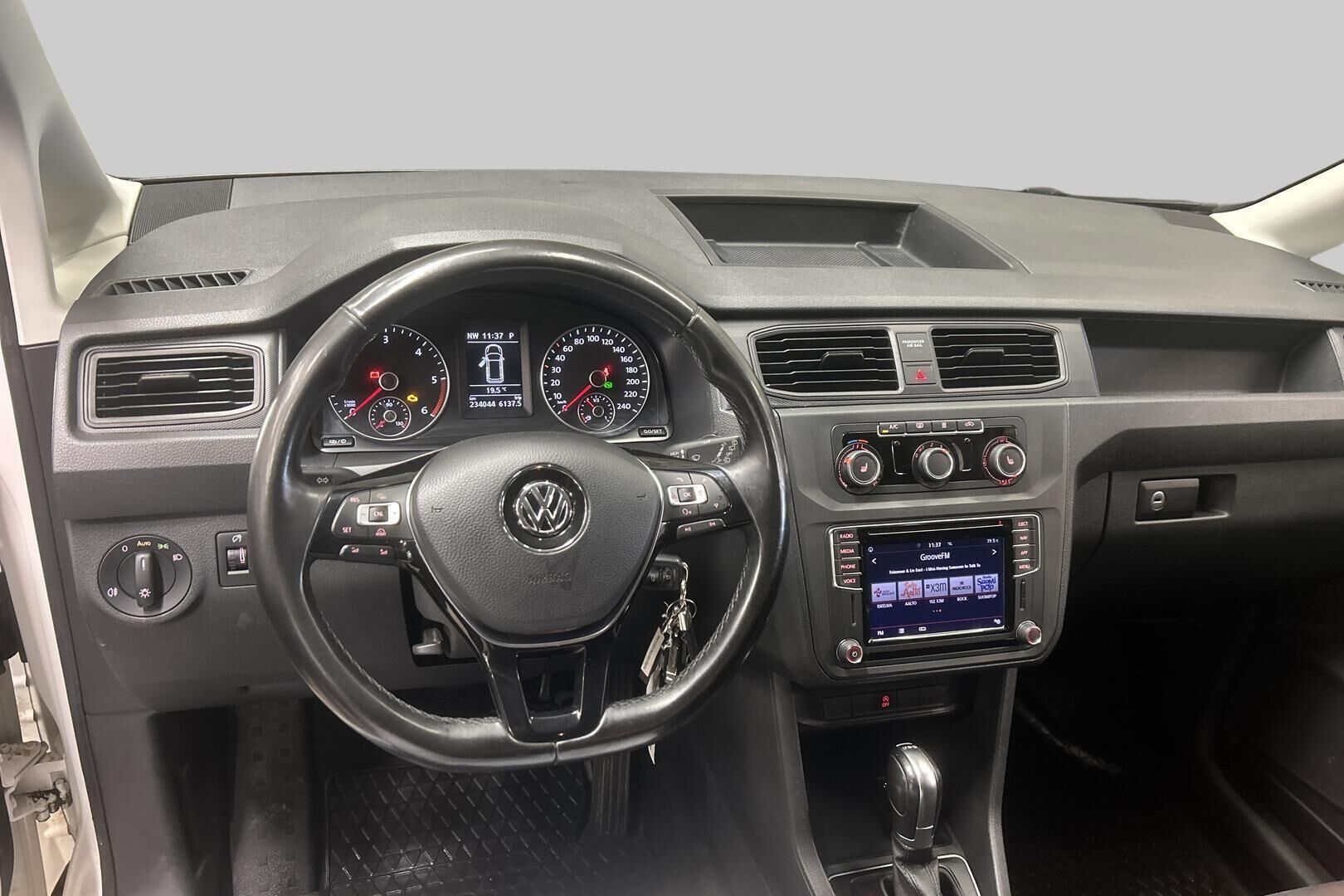 Volkswagen Caddy iso kuva 9