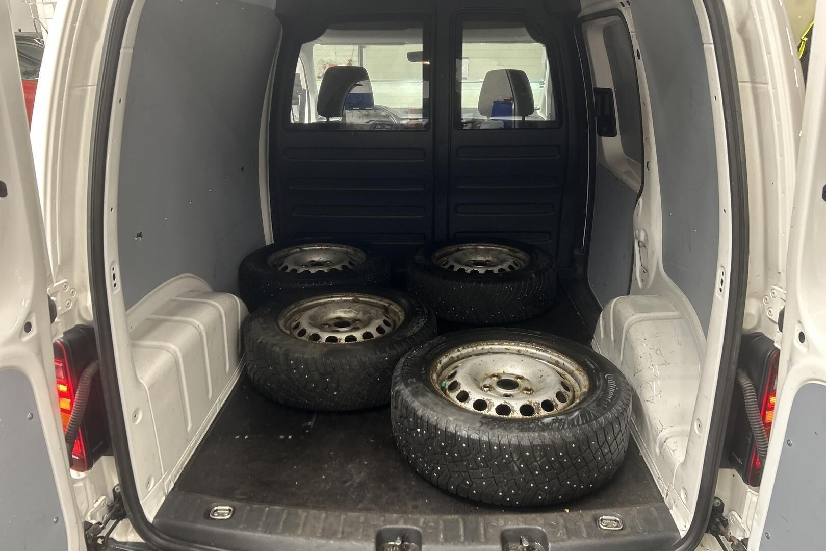 Volkswagen Caddy iso kuva 10
