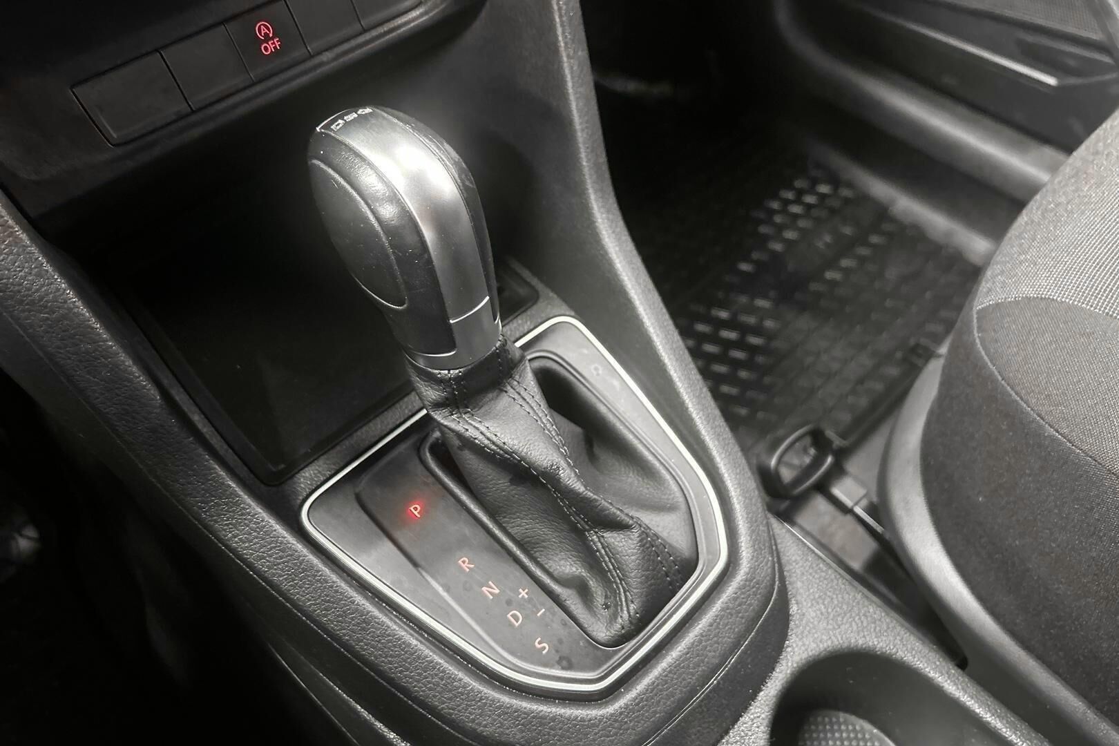 Volkswagen Caddy iso kuva 13