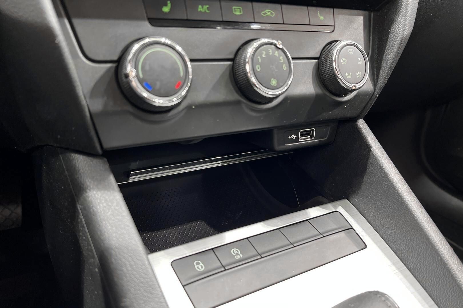Skoda Octavia iso kuva 18