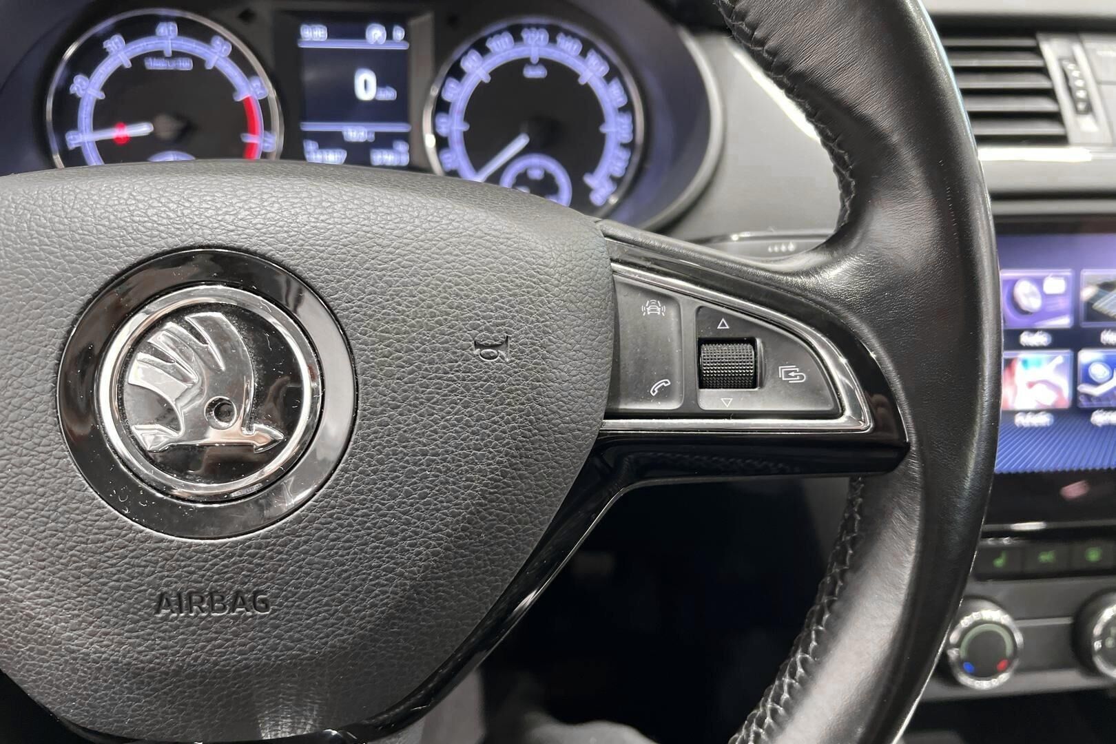 Skoda Octavia iso kuva 20