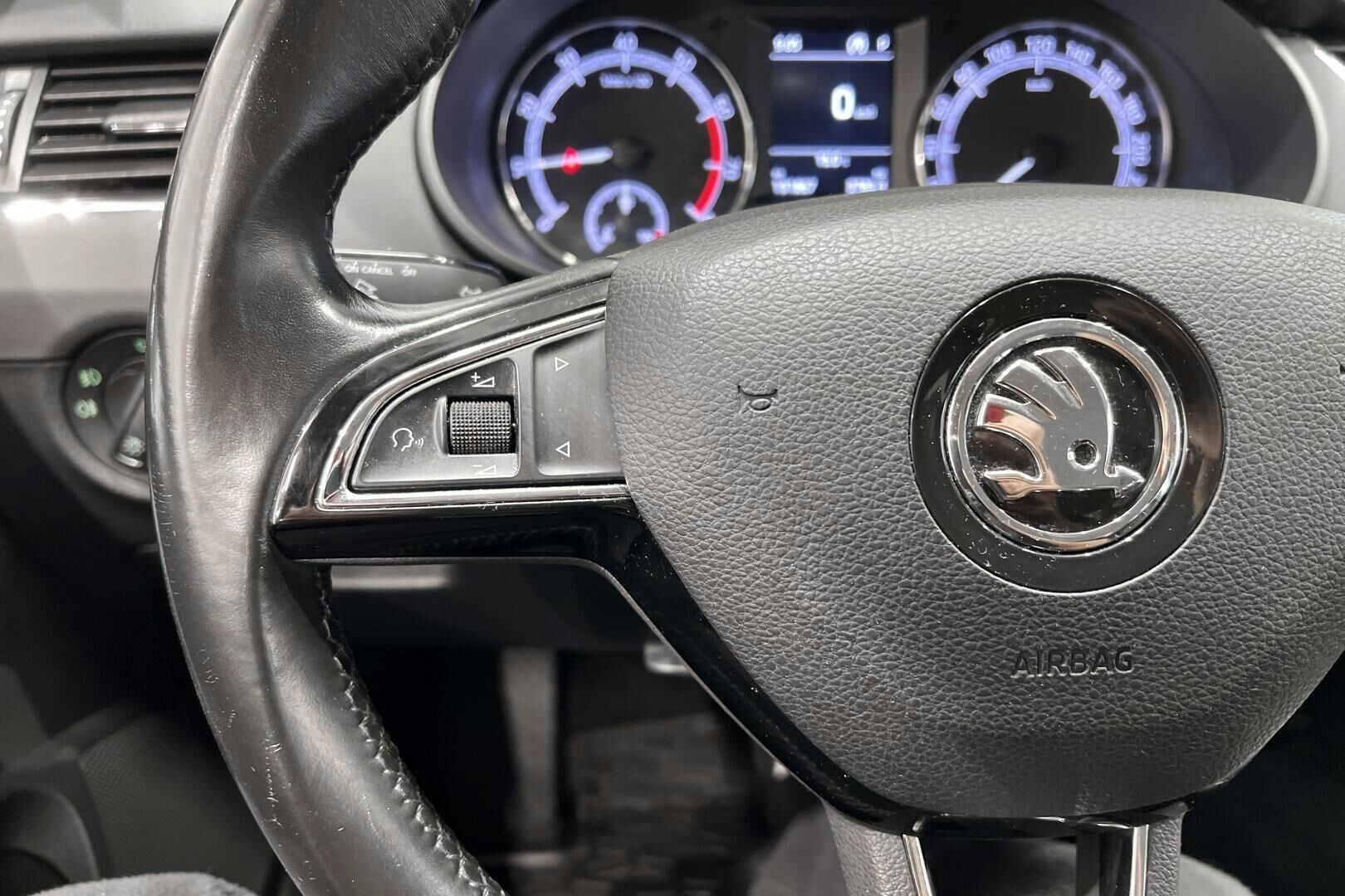 Skoda Octavia iso kuva 21