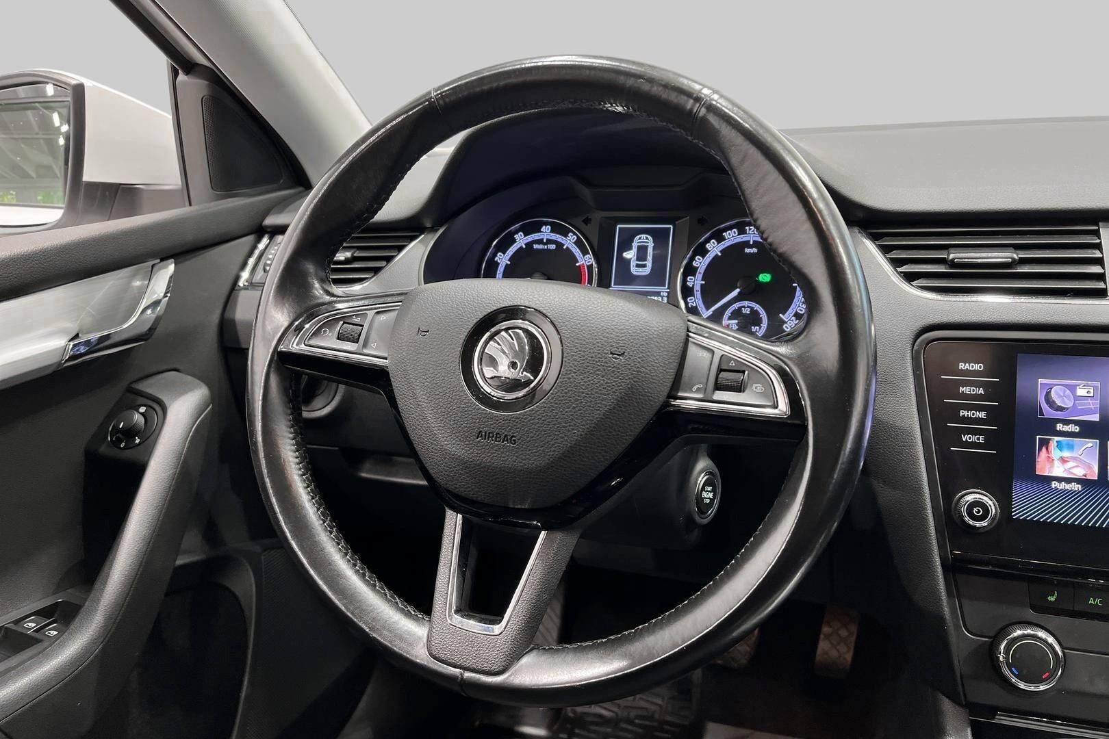 Skoda Octavia iso kuva 25