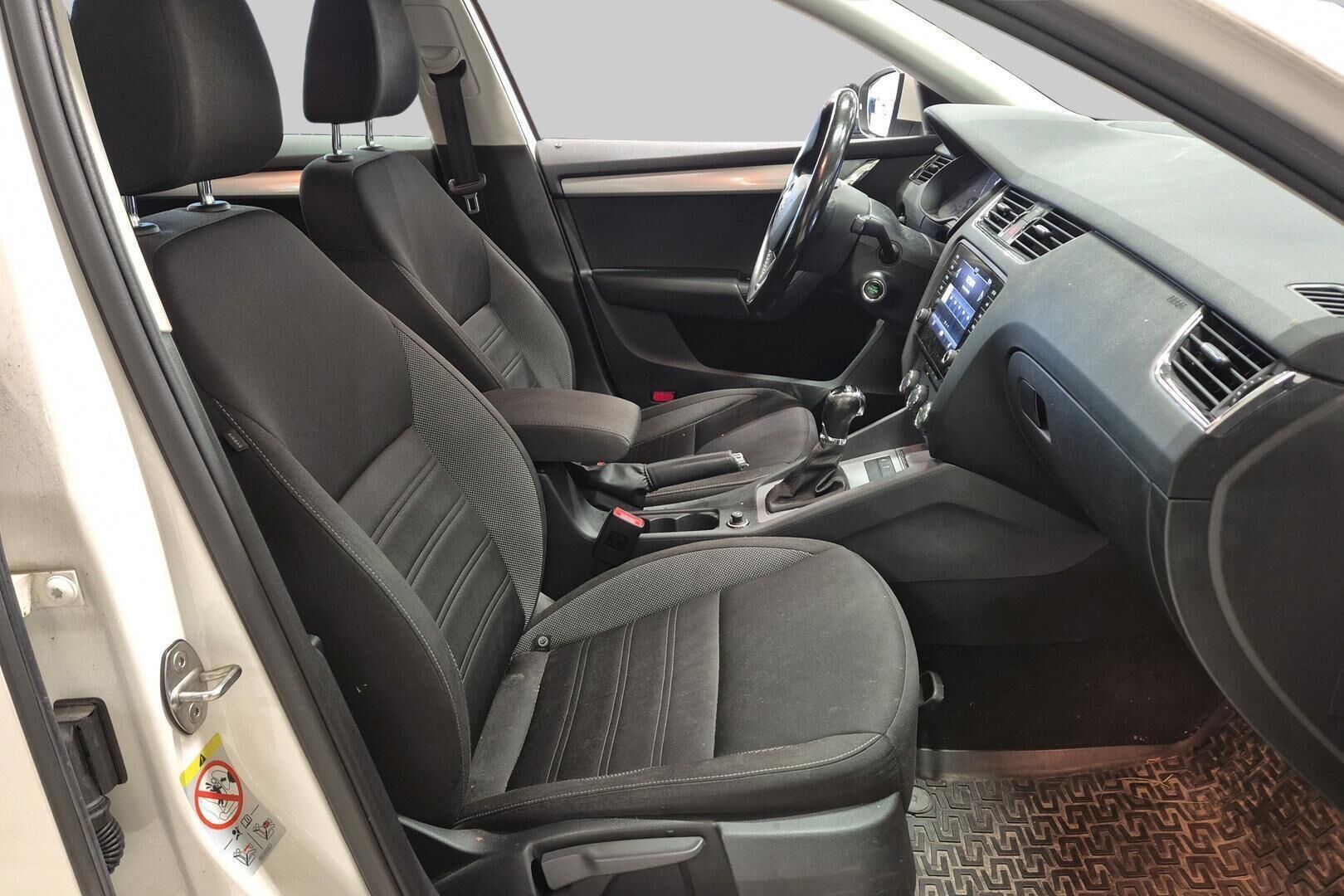 Skoda Octavia iso kuva 4