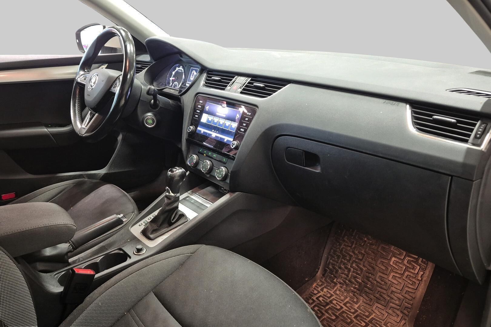 Skoda Octavia iso kuva 5