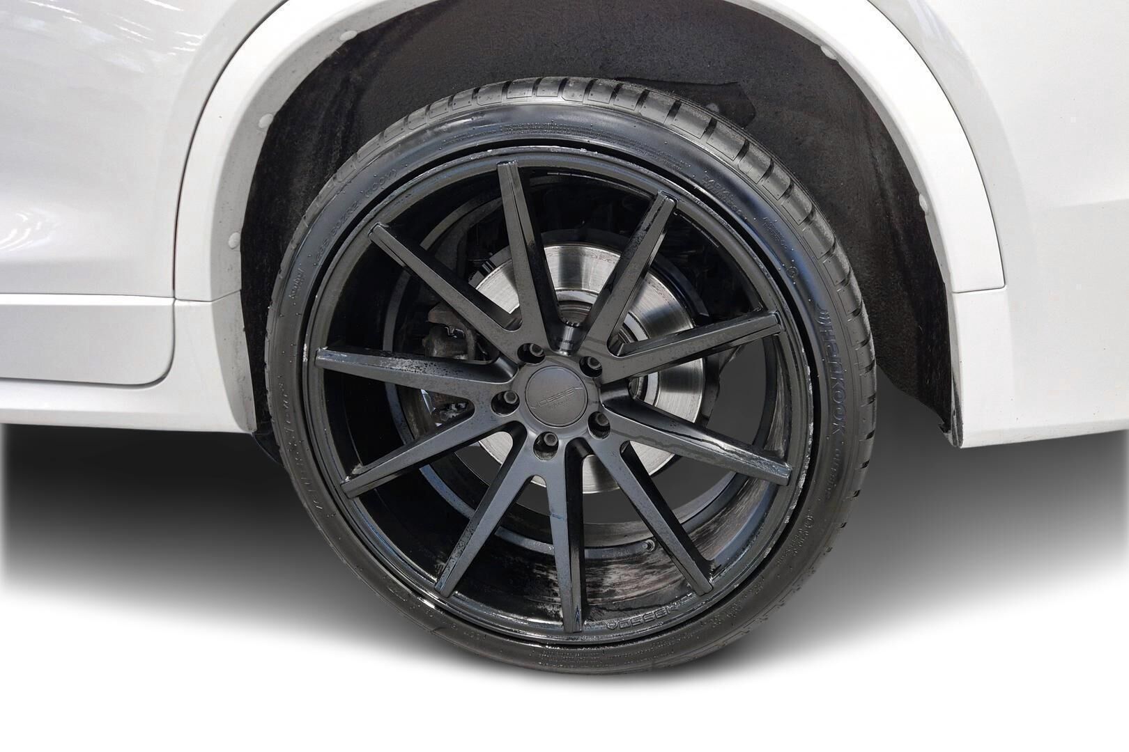BMW X4 iso kuva 13