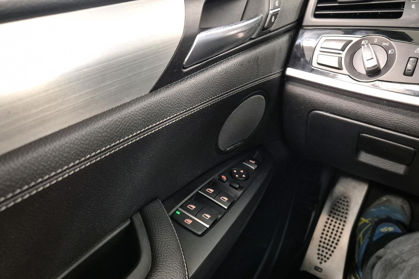 BMW X4 iso kuva 19