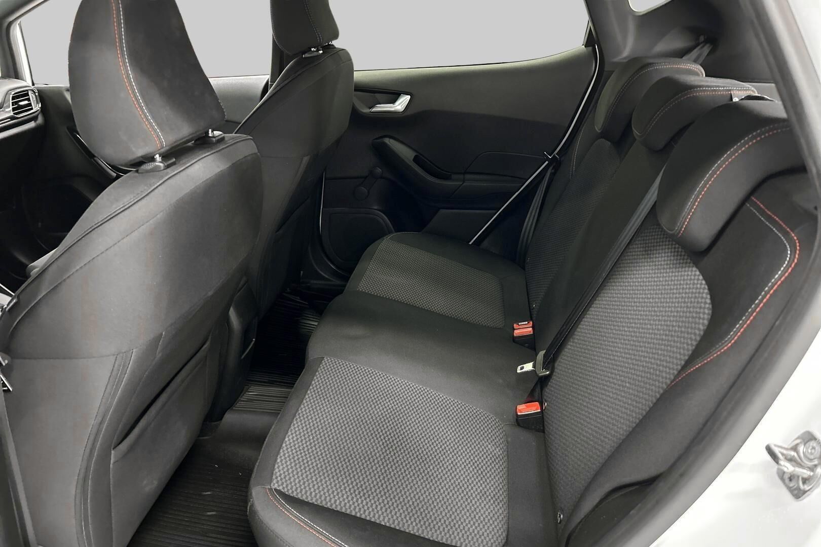 Ford Fiesta iso kuva 9