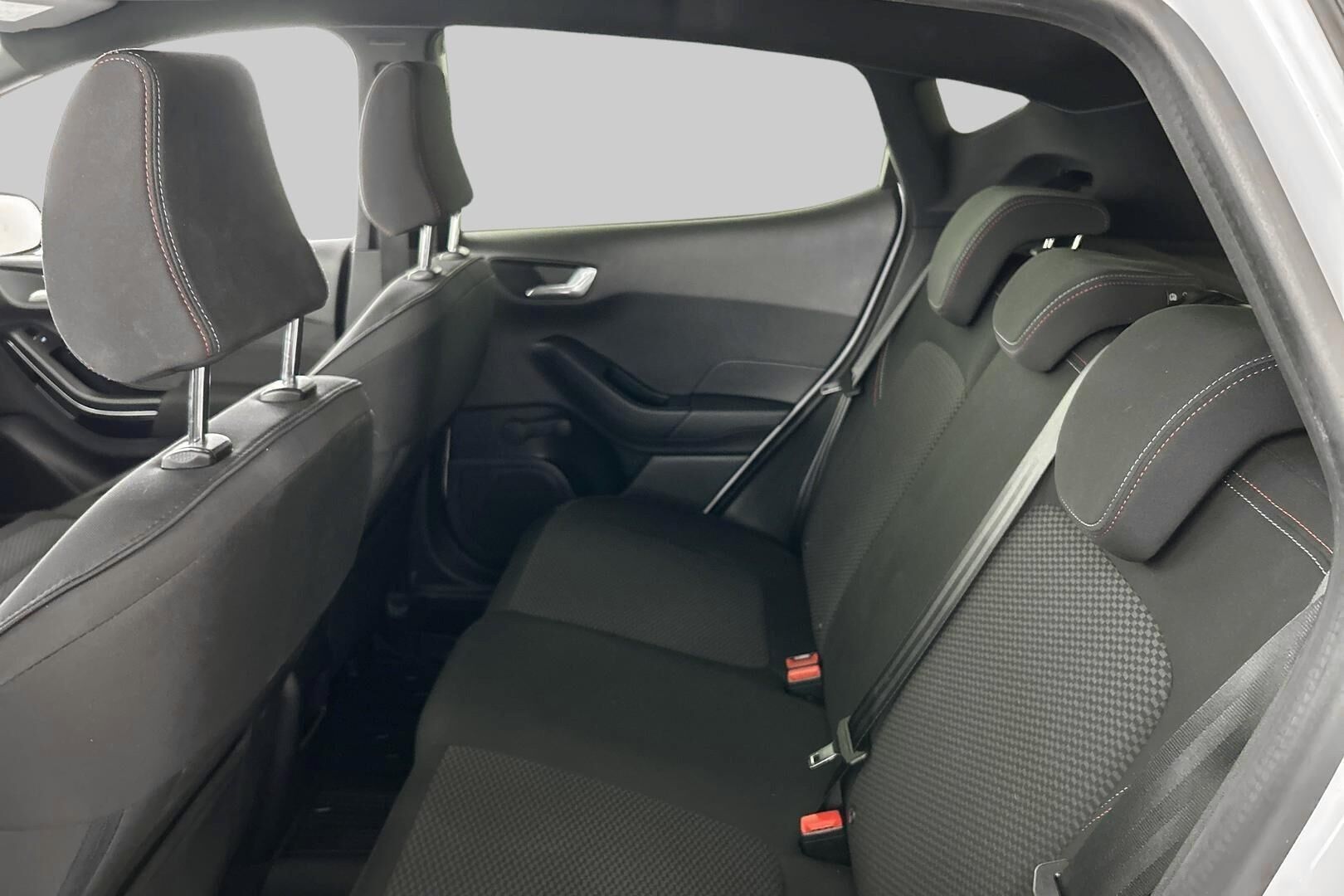 Ford Fiesta iso kuva 10