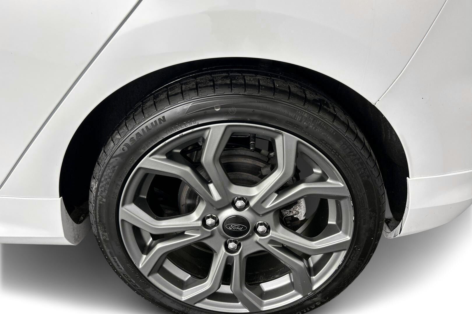 Ford Fiesta iso kuva 13