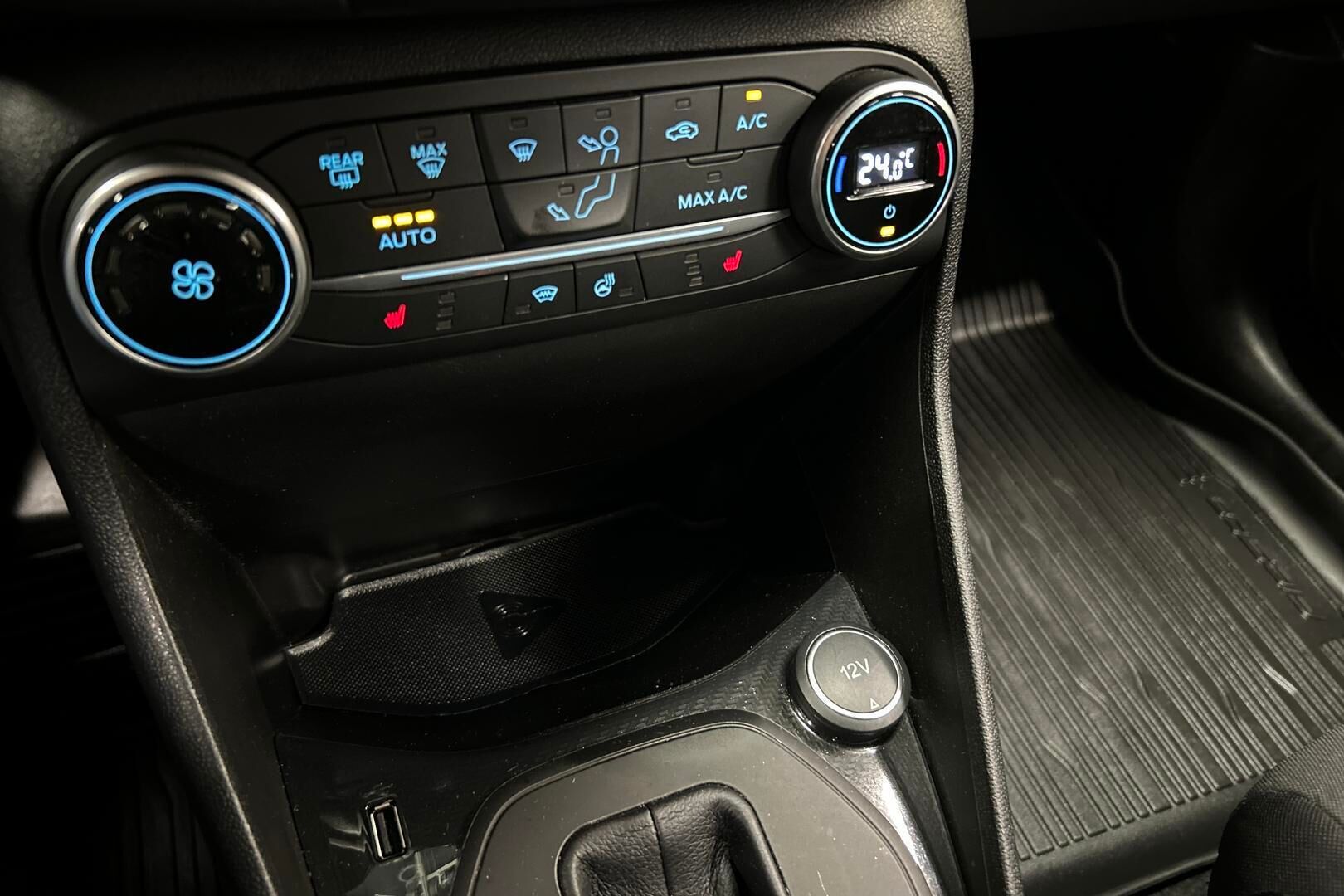 Ford Fiesta iso kuva 17