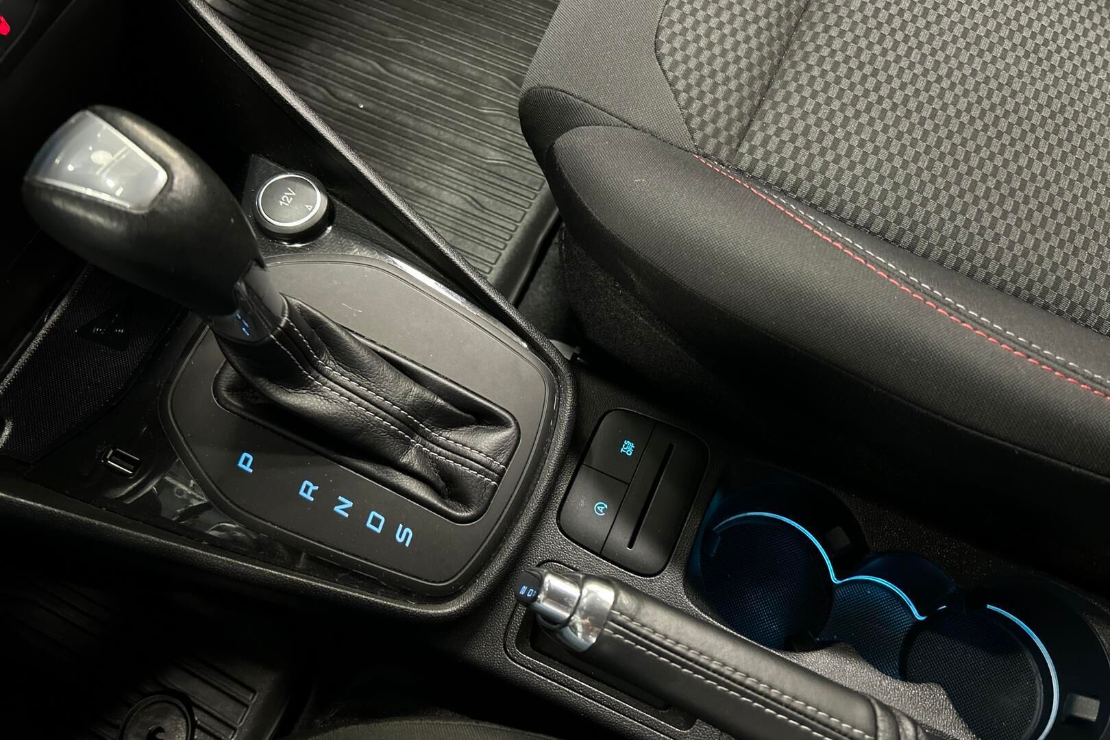 Ford Fiesta iso kuva 18