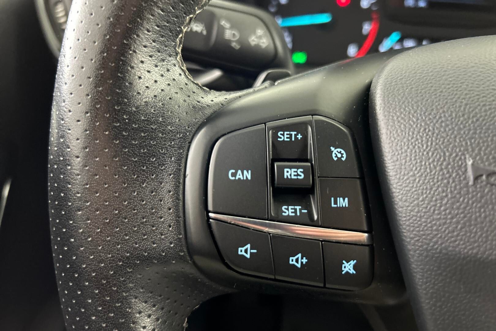 Ford Fiesta iso kuva 20