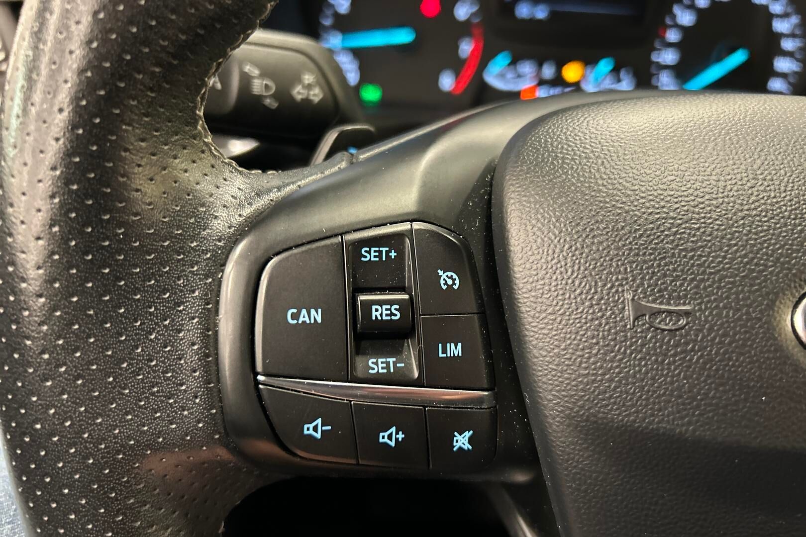 Ford Fiesta iso kuva 19