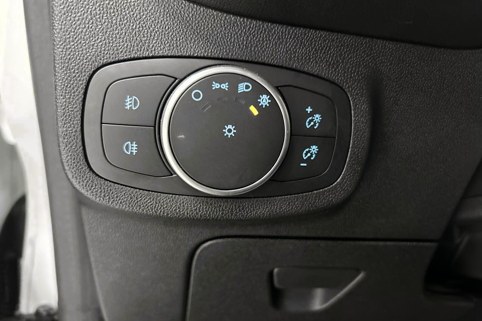 Ford Fiesta iso kuva 21