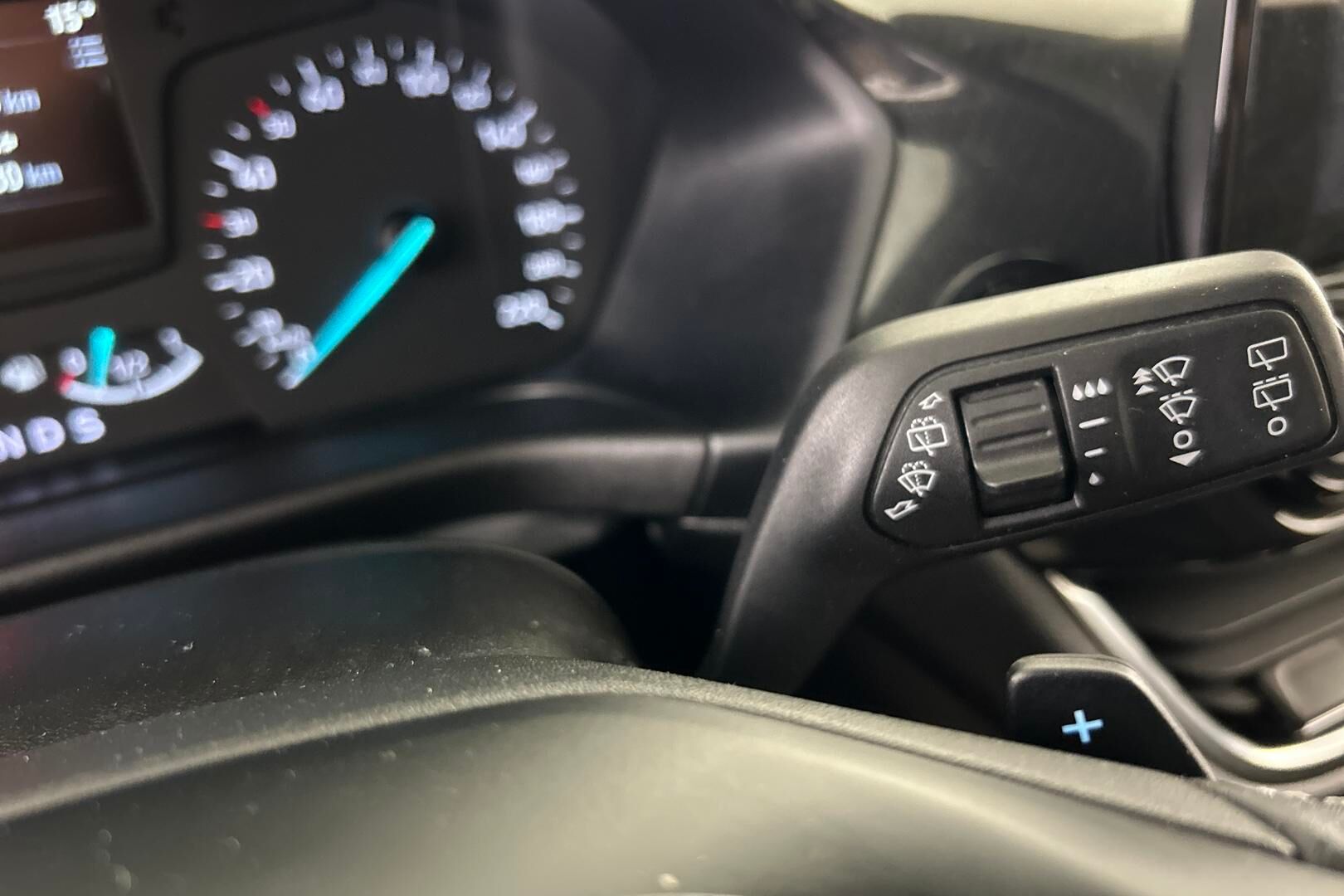 Ford Fiesta iso kuva 24