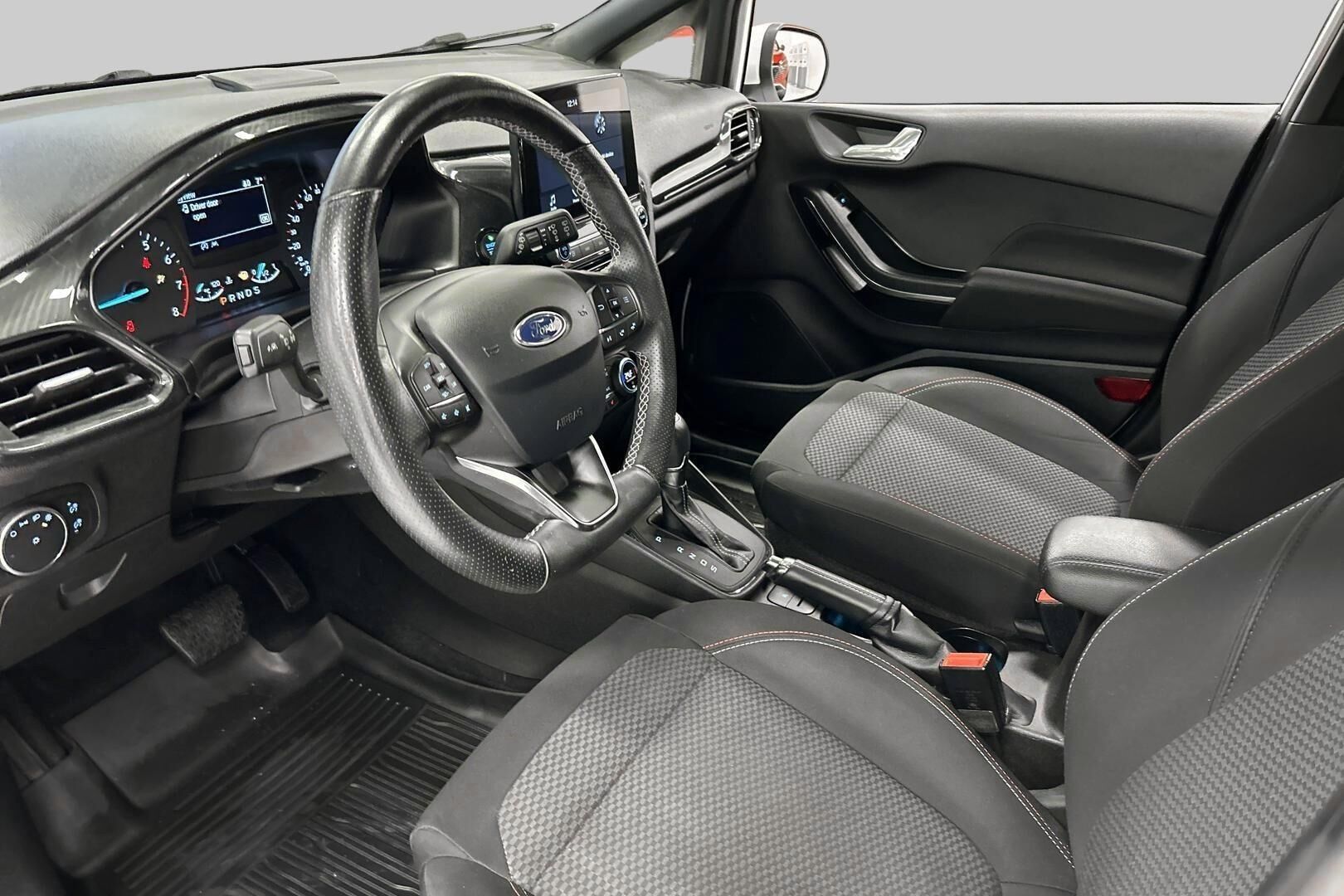 Ford Fiesta iso kuva 8