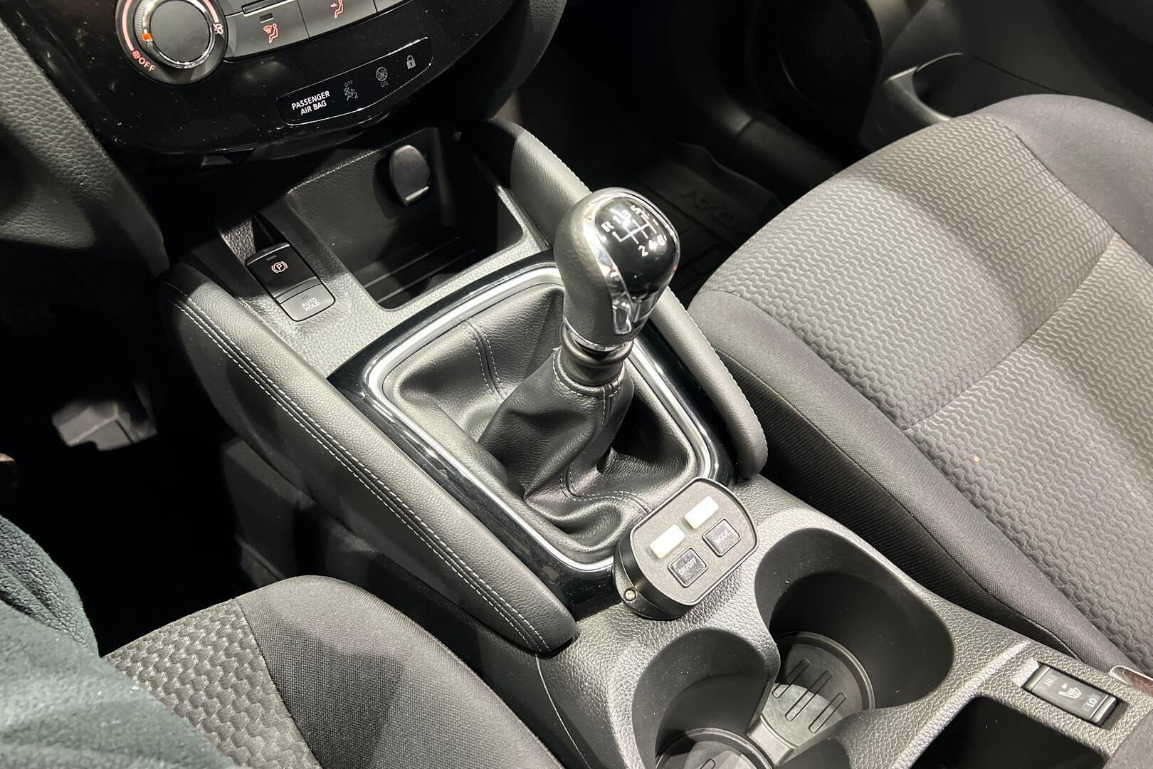 Nissan Qashqai iso kuva 16
