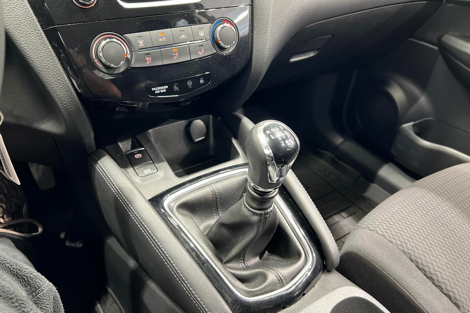 Nissan Qashqai iso kuva 17