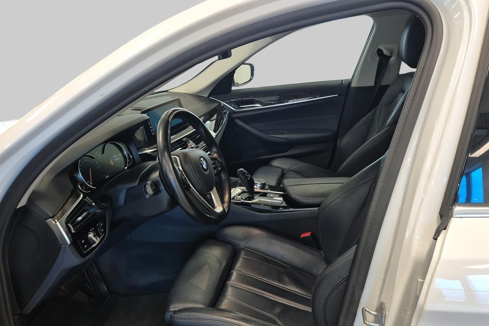 BMW 5-sarja iso kuva 8