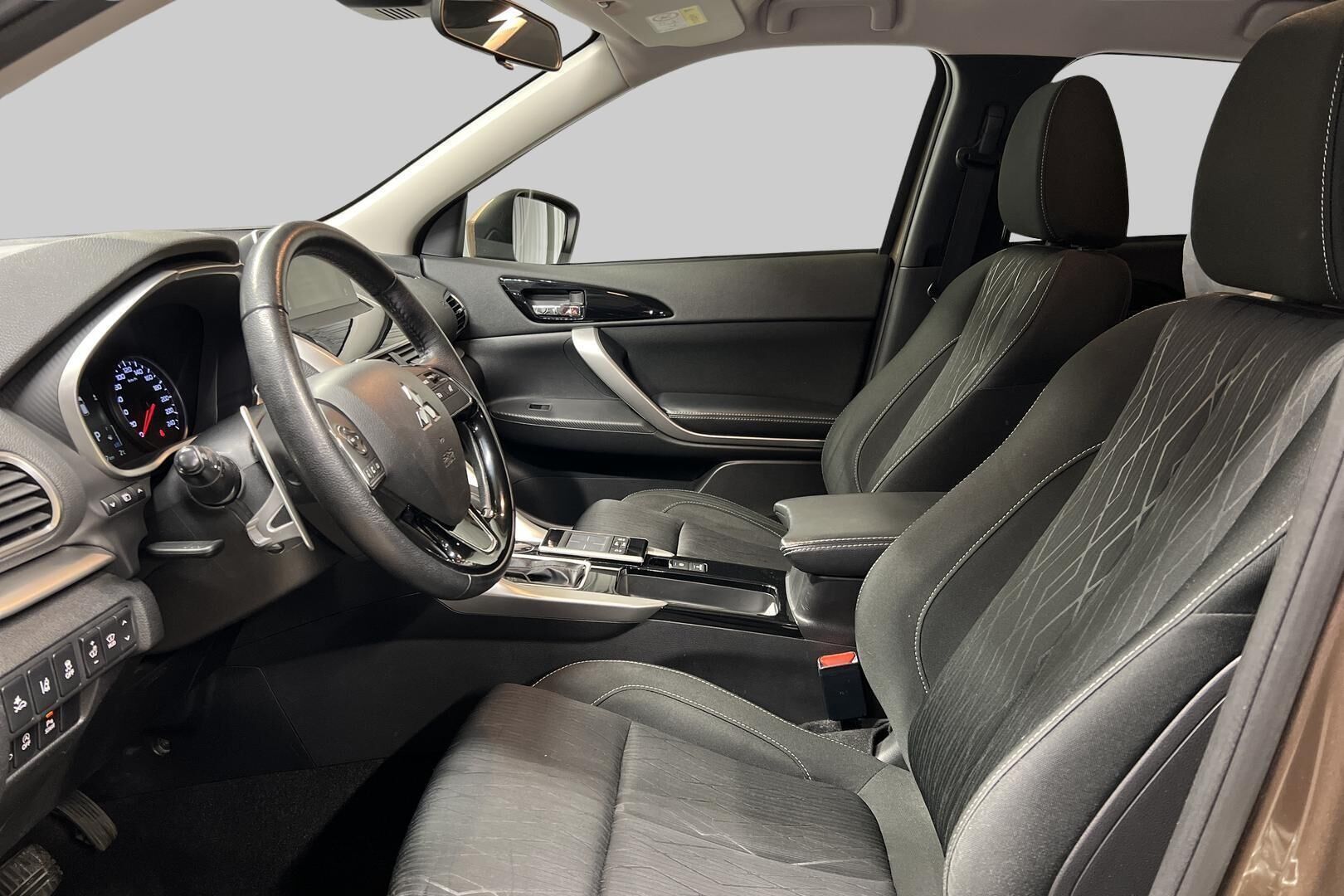 Mitsubishi Eclipse Cross iso kuva 9