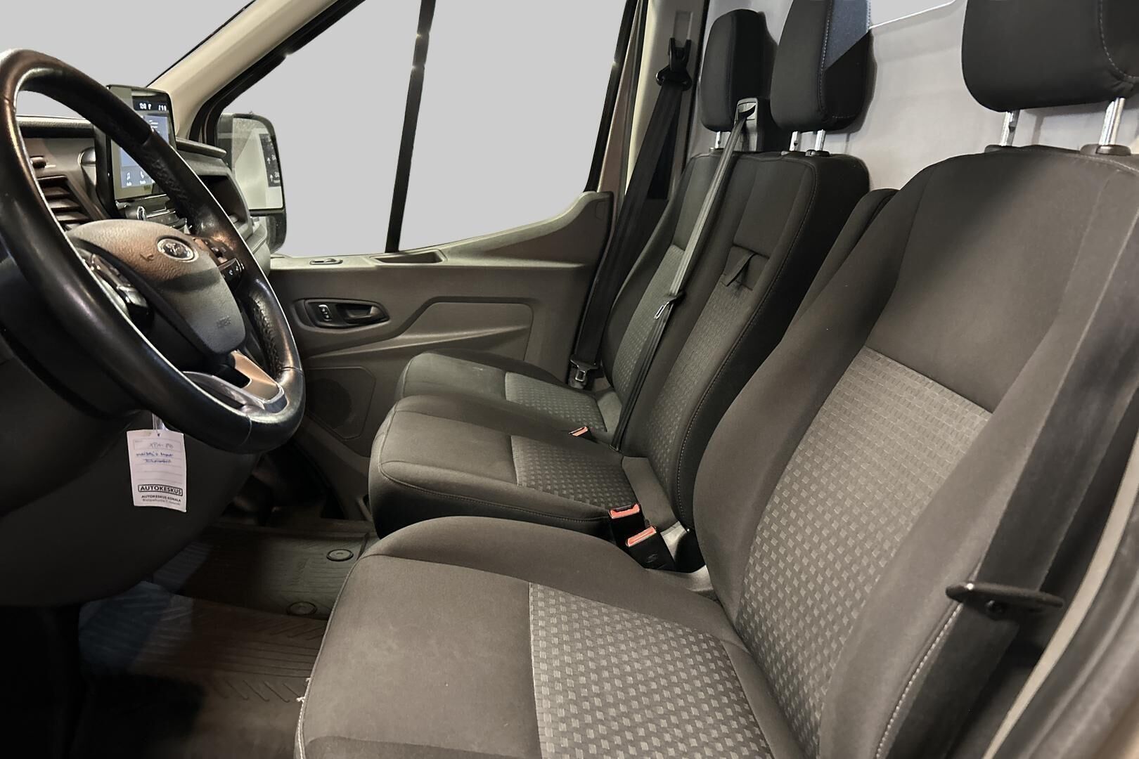 Ford Transit iso kuva 10