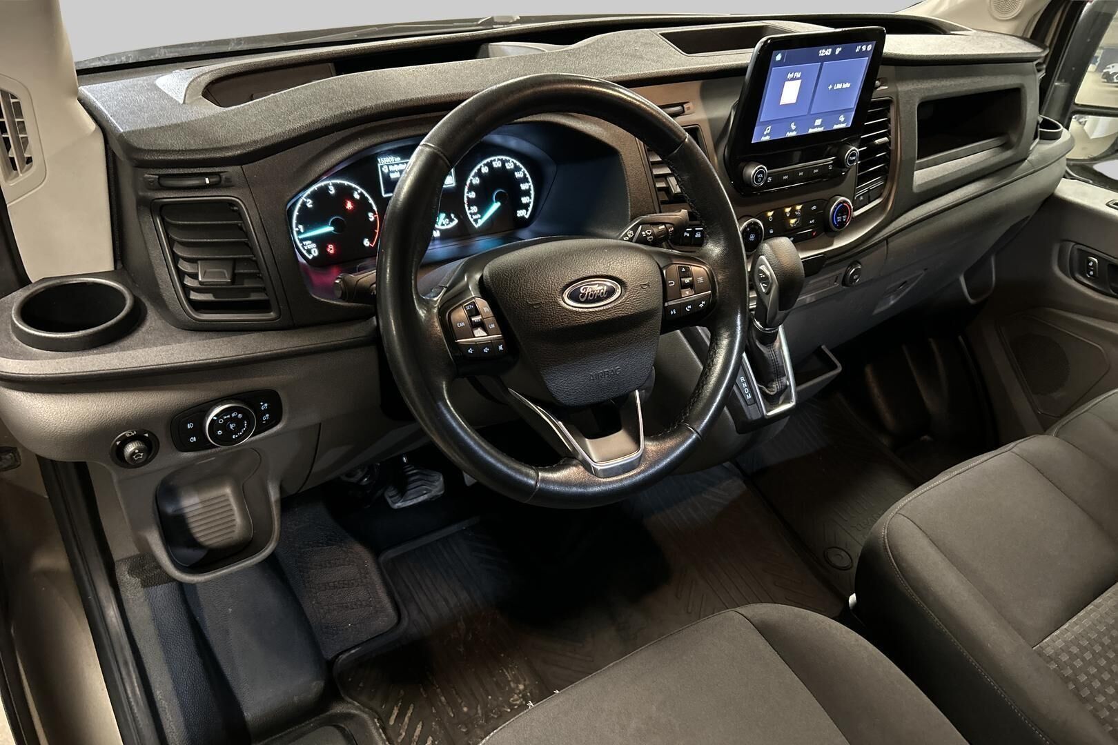 Ford Transit iso kuva 11