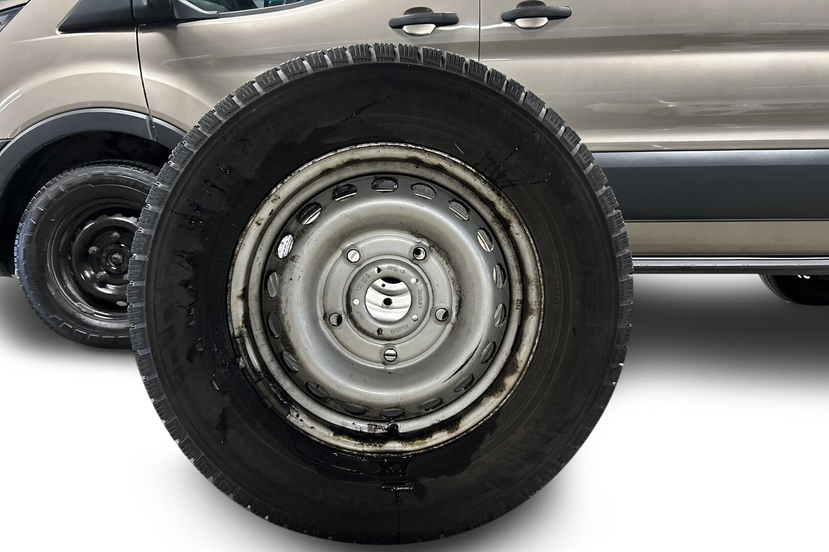 Ford Transit iso kuva 14