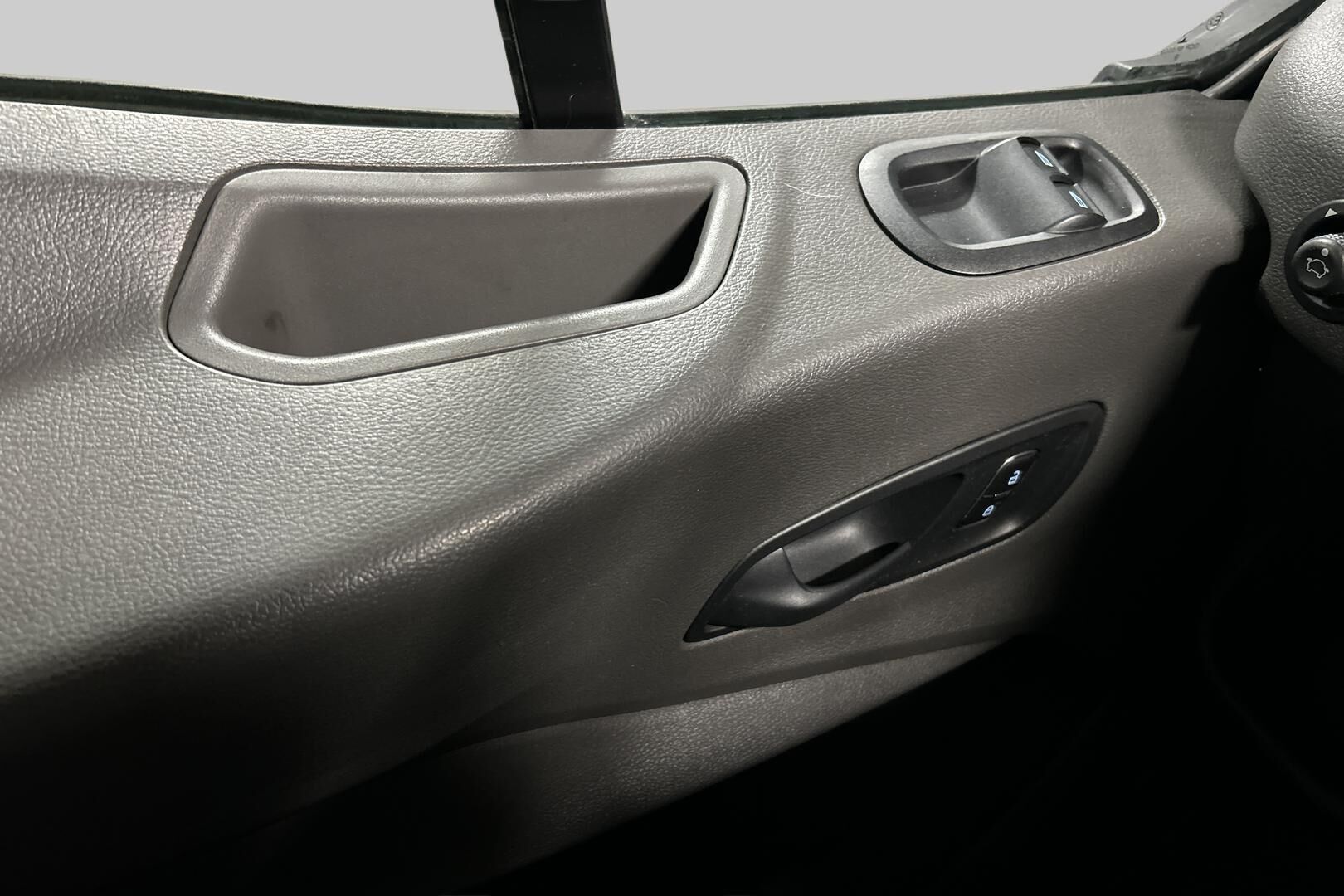 Ford Transit iso kuva 21