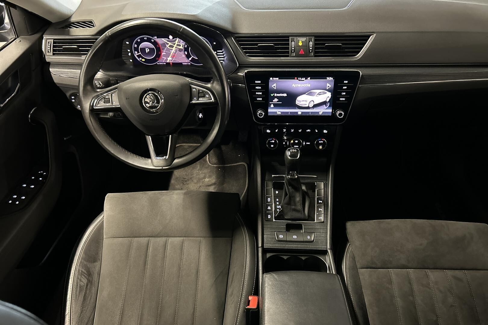 Skoda Superb iso kuva 11