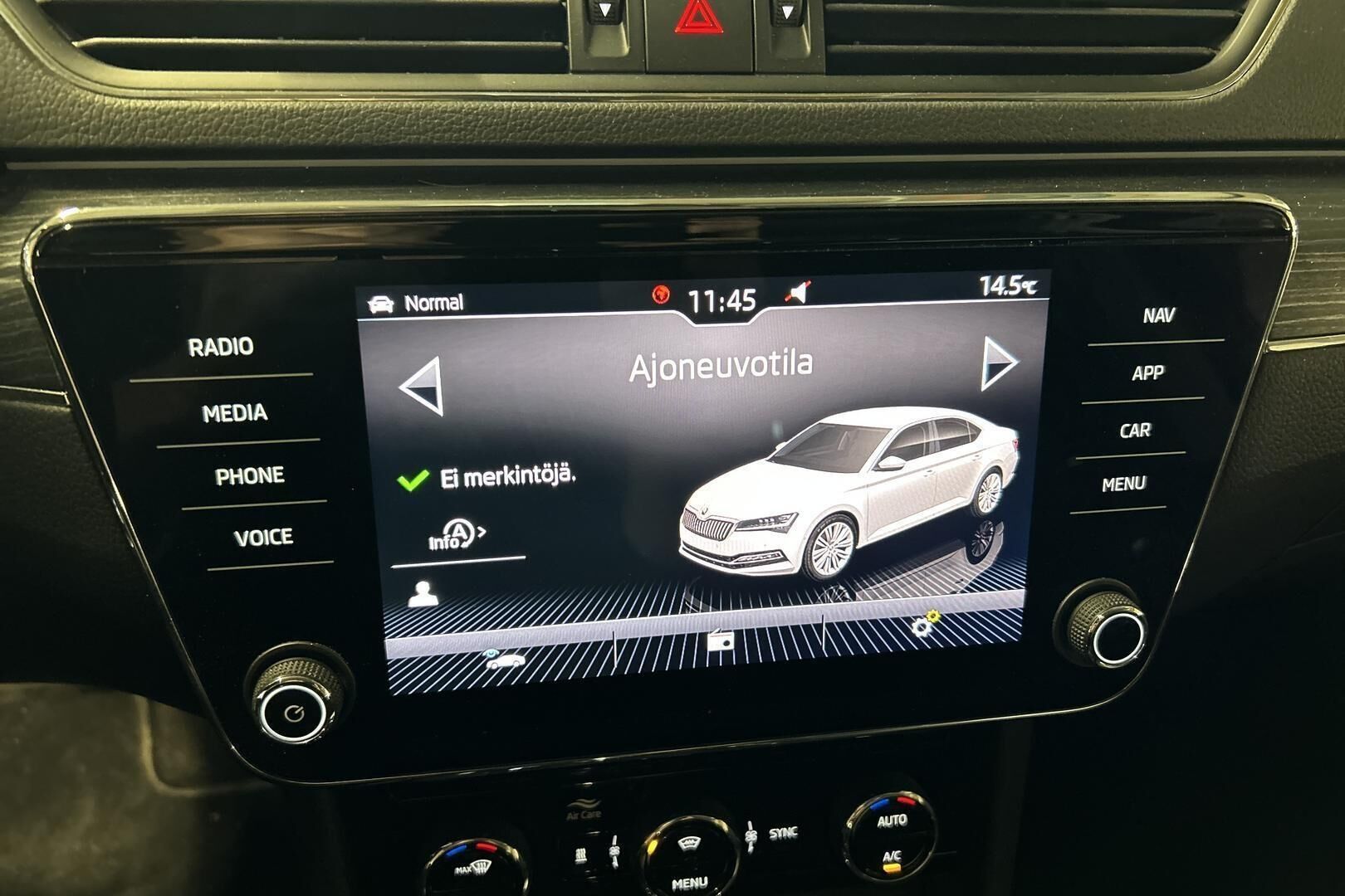 Skoda Superb iso kuva 15
