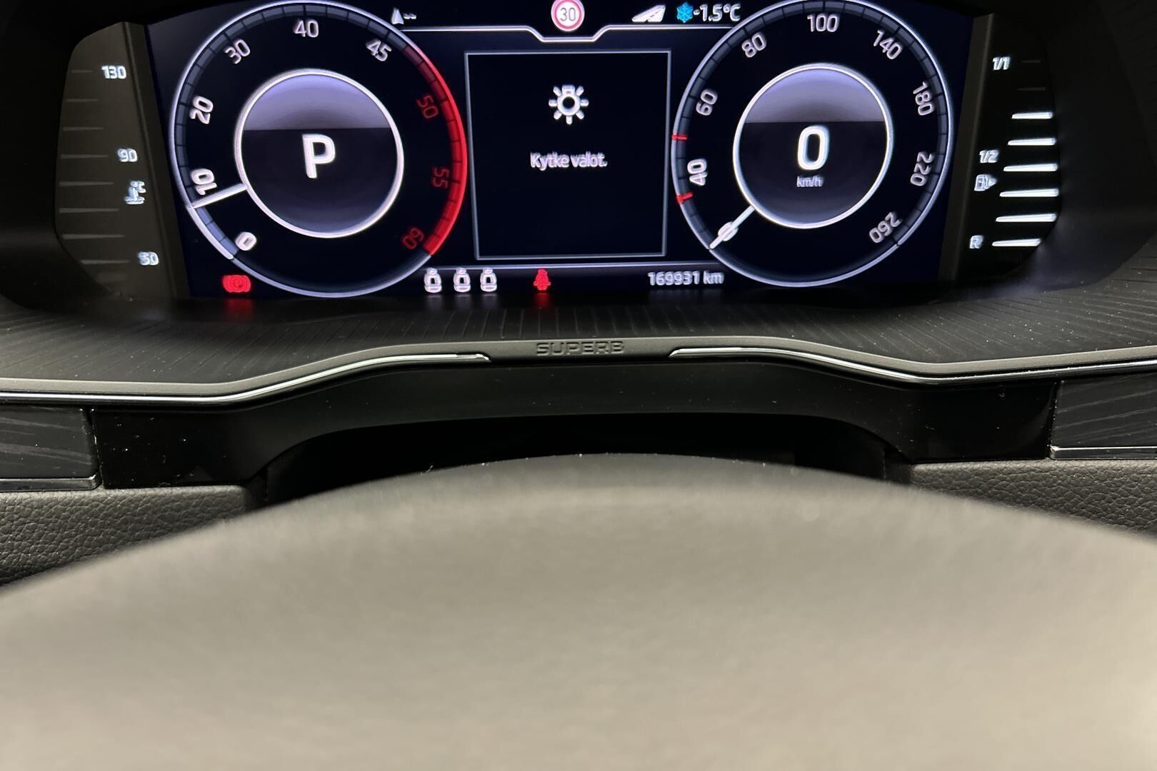 Skoda Superb iso kuva 14