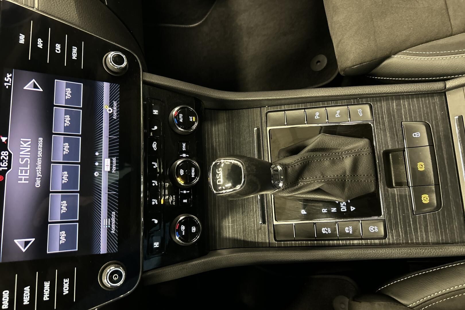 Skoda Superb iso kuva 19