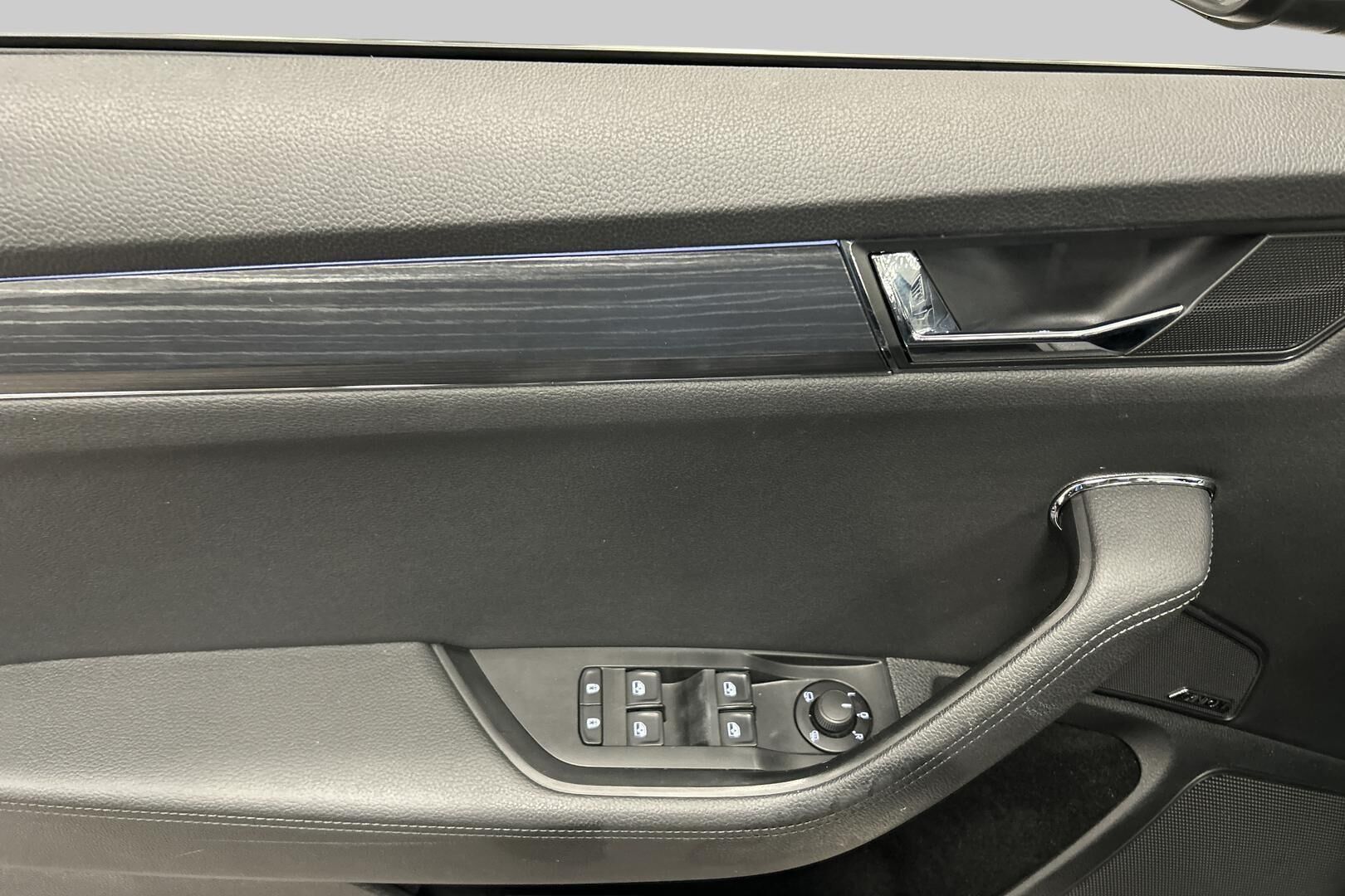 Skoda Superb iso kuva 21