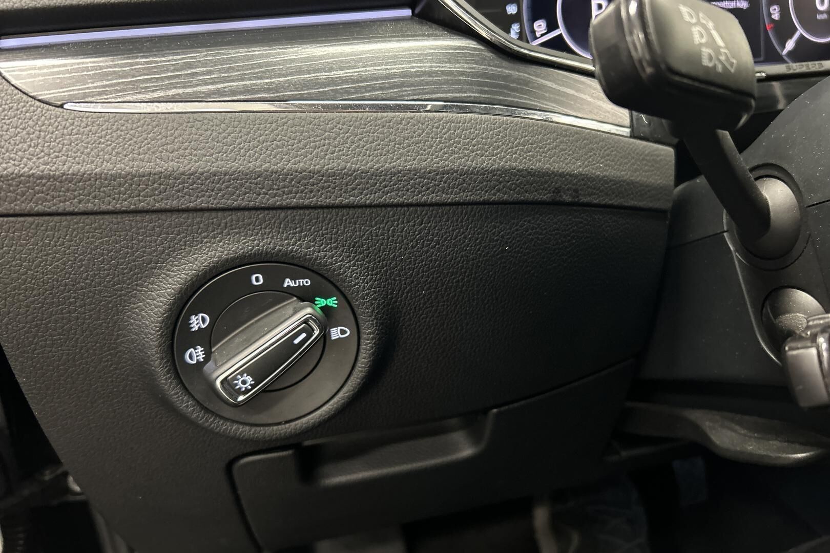Skoda Superb iso kuva 17