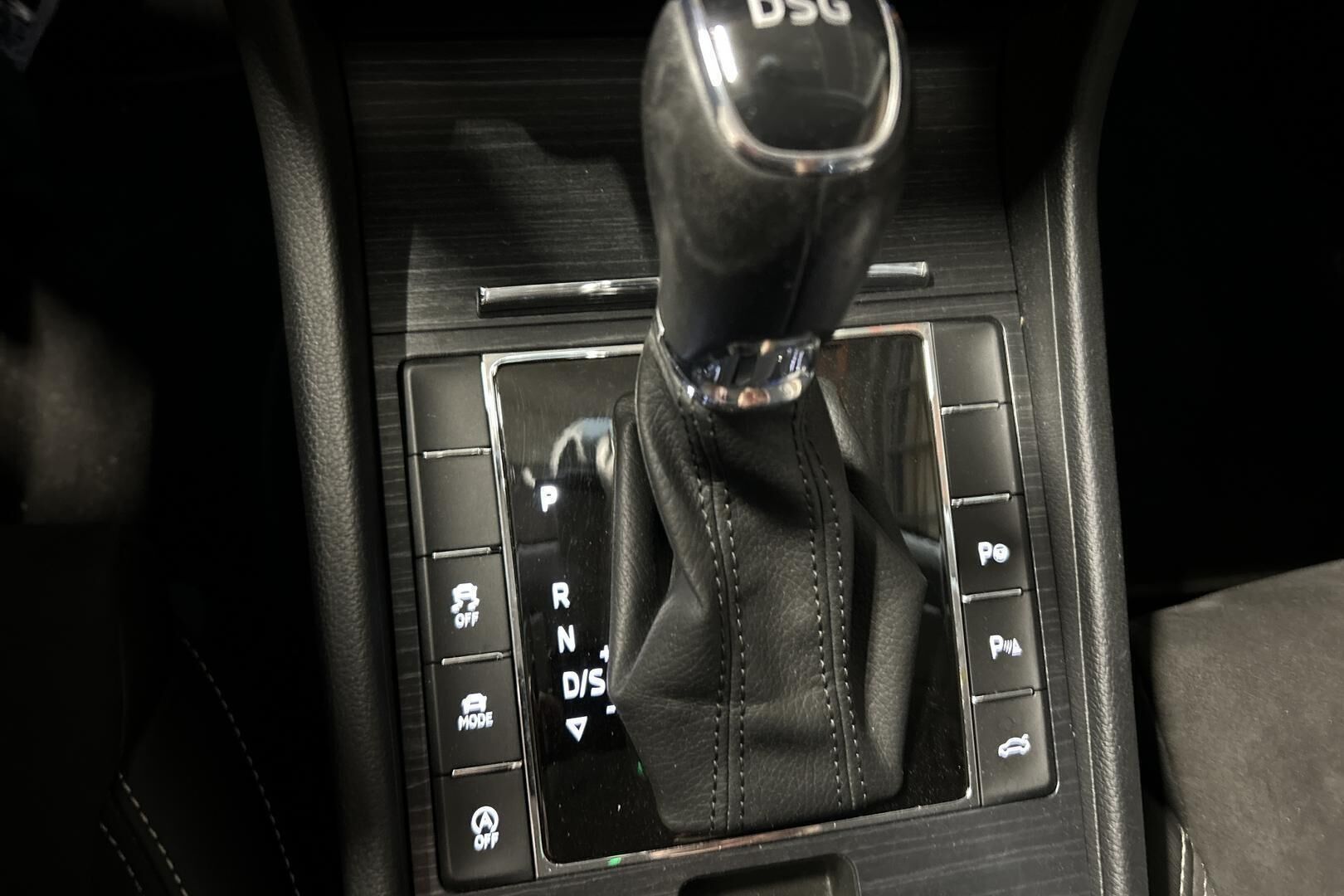 Skoda Superb iso kuva 22