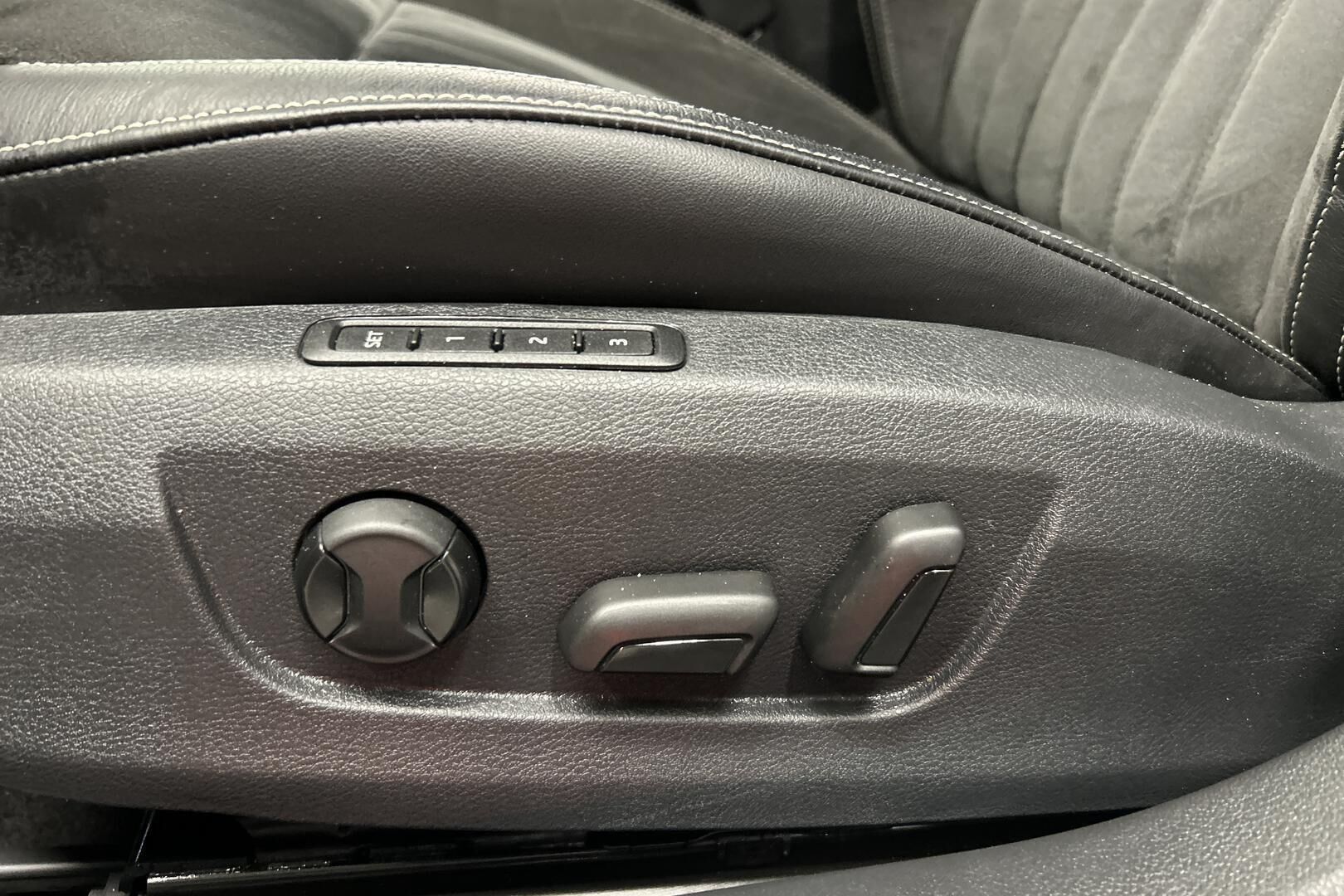 Skoda Superb iso kuva 19