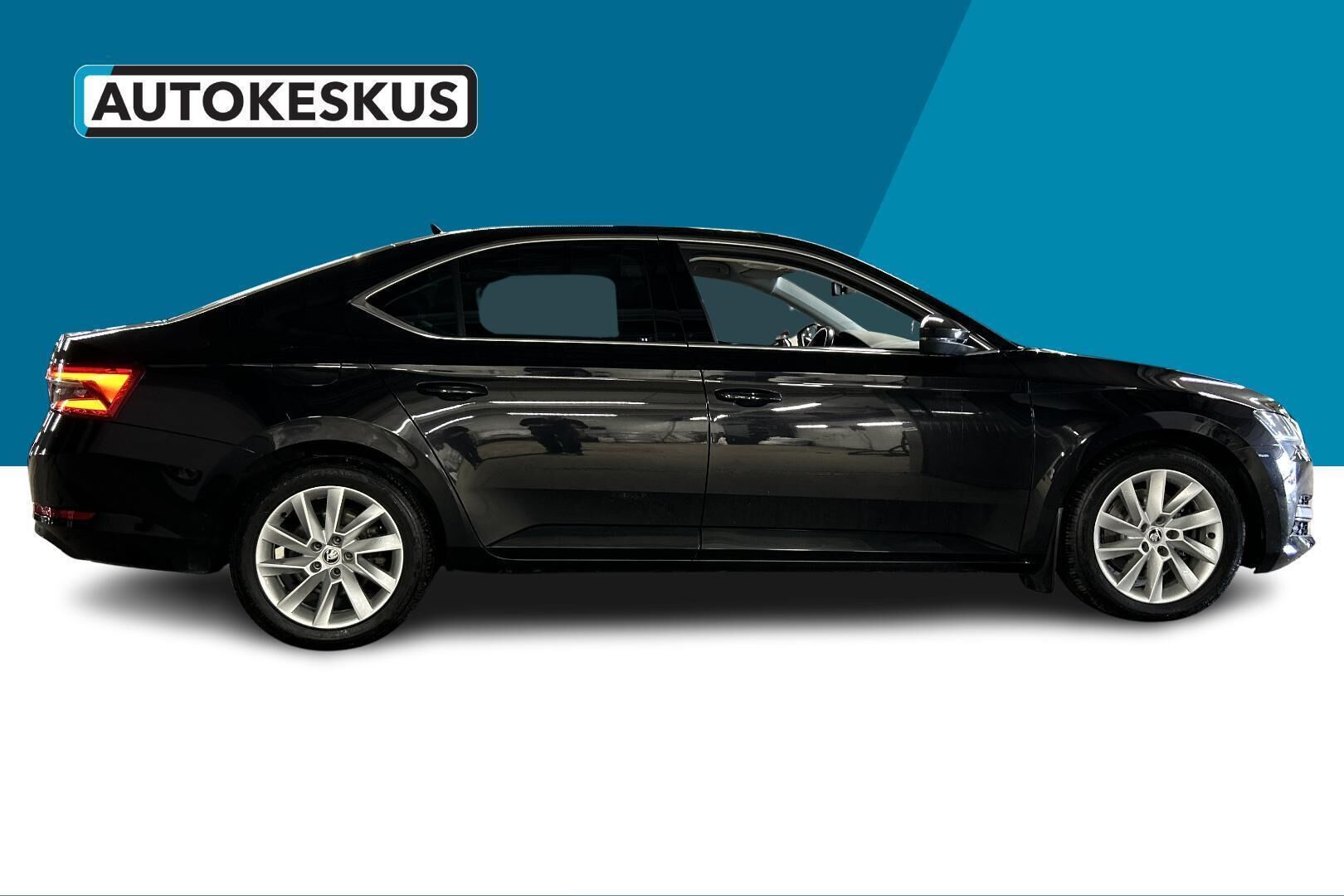 Skoda Superb iso kuva 4