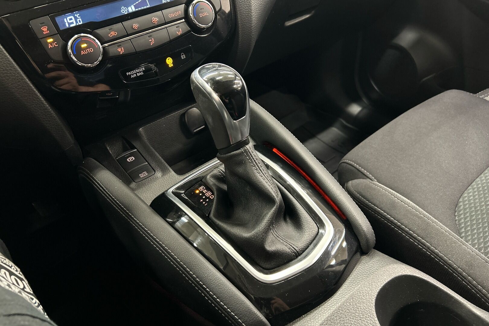 Nissan Qashqai iso kuva 16