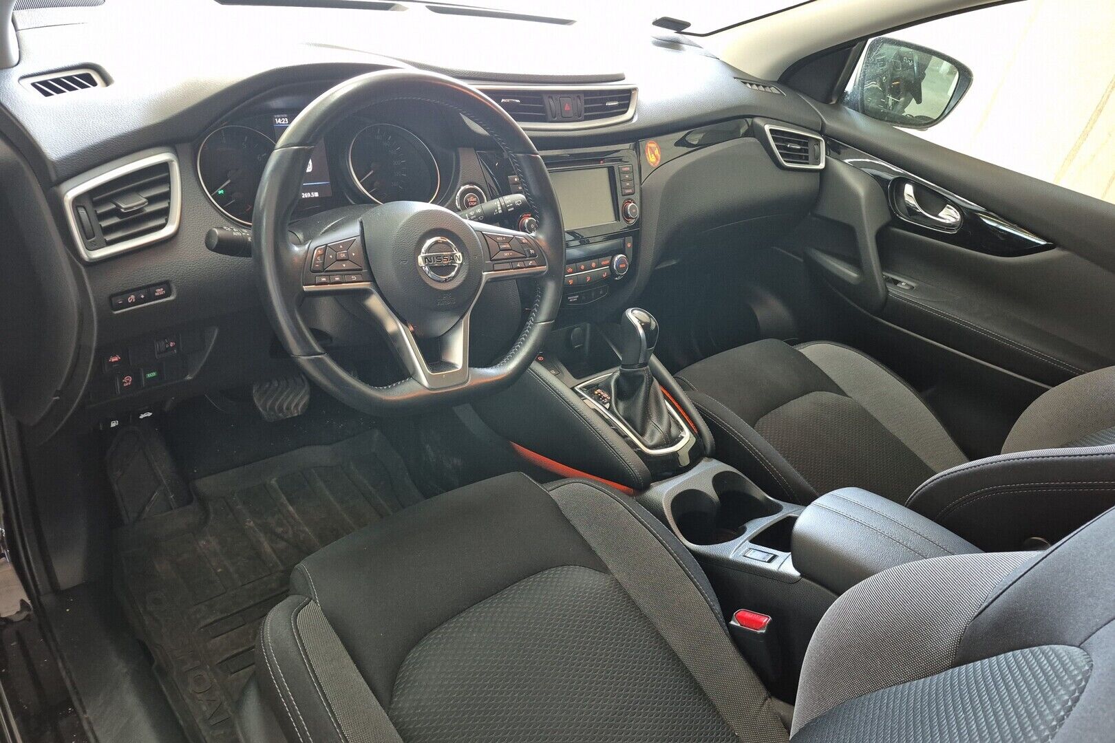 Nissan Qashqai iso kuva 1