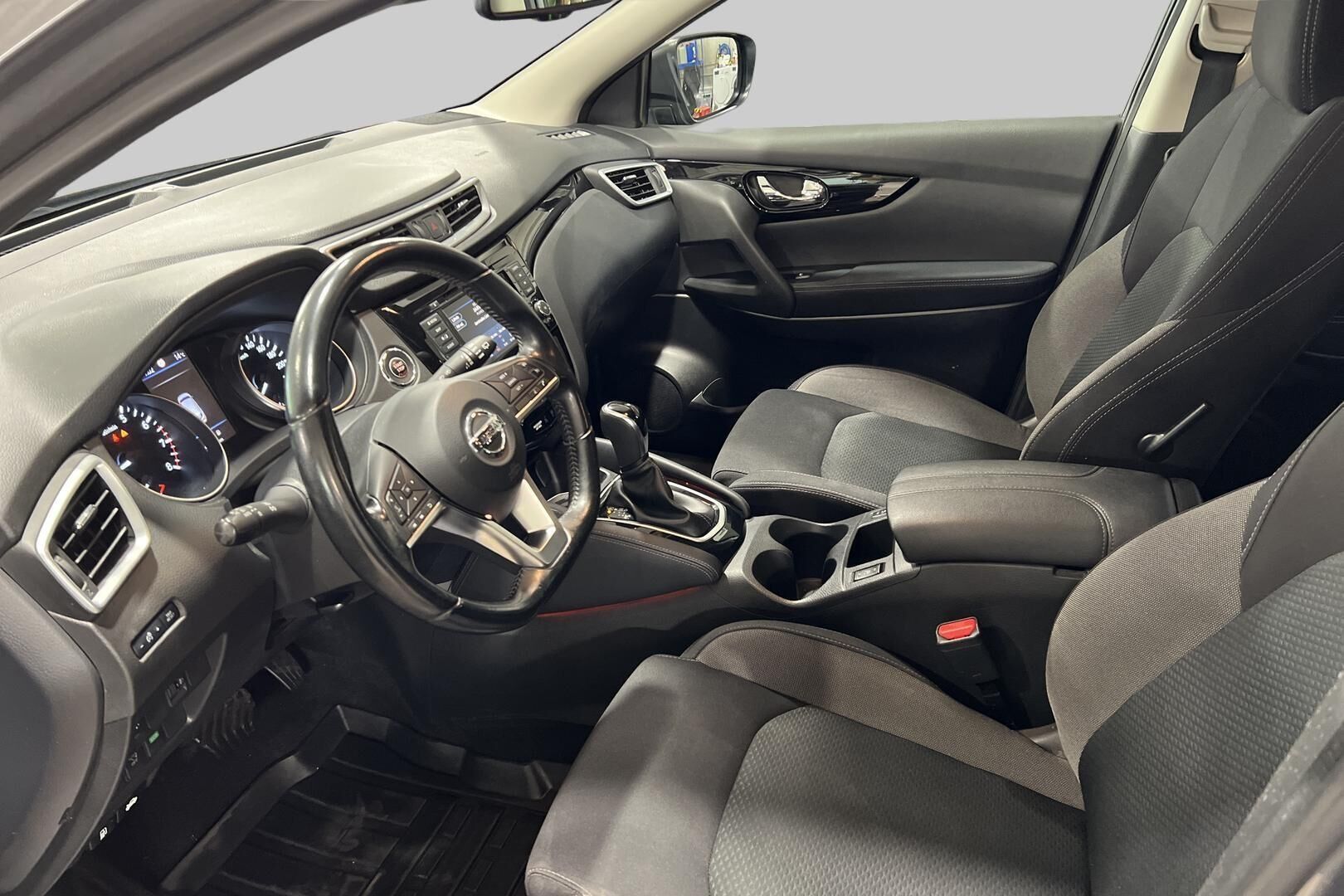 Nissan Qashqai iso kuva 8