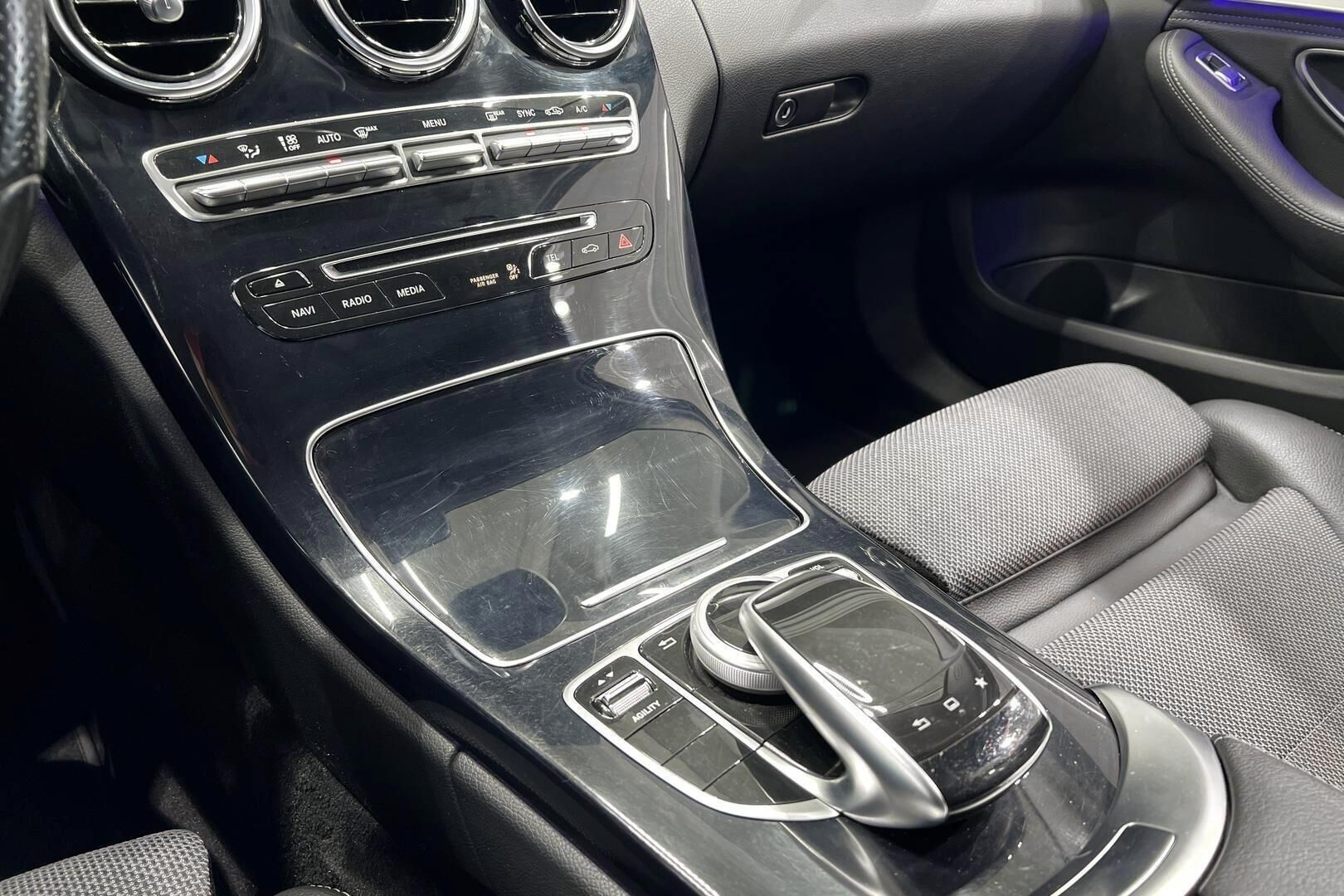 Mercedes-Benz C iso kuva 25