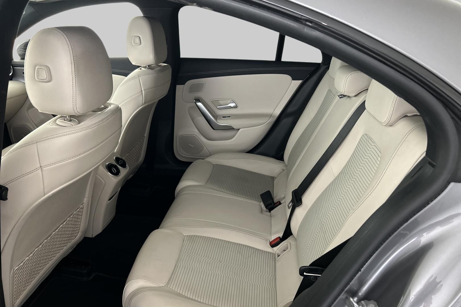 Mercedes-Benz CLA iso kuva 26